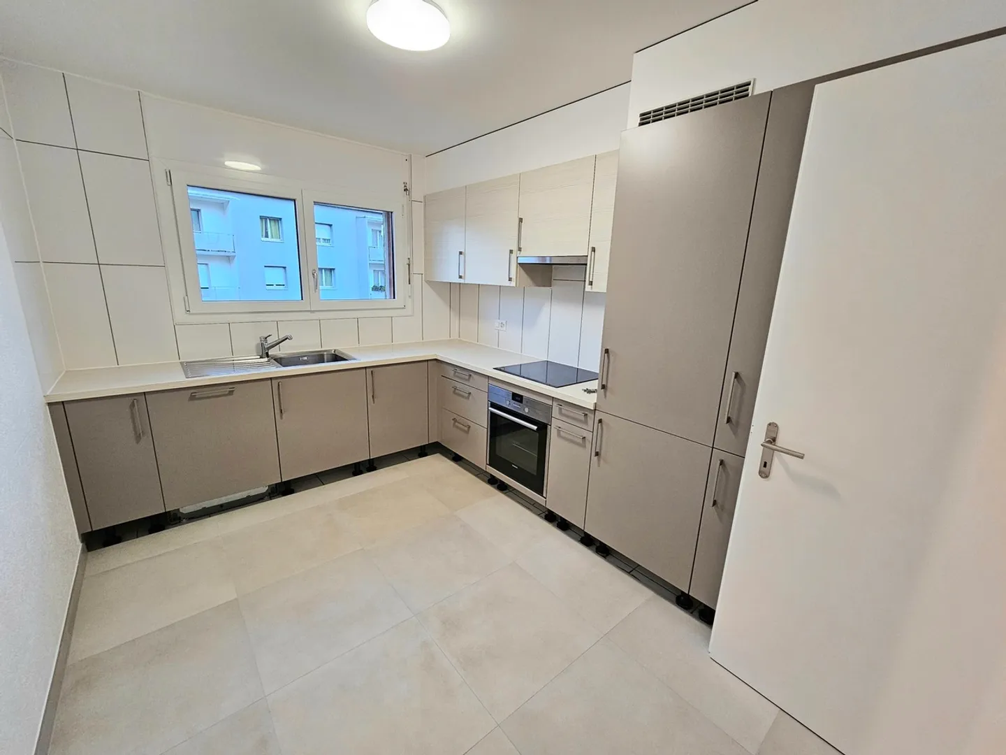 Bel appartement de 4,5 pièces à Monthey, entièrement rénové - Photo 1 sur 11