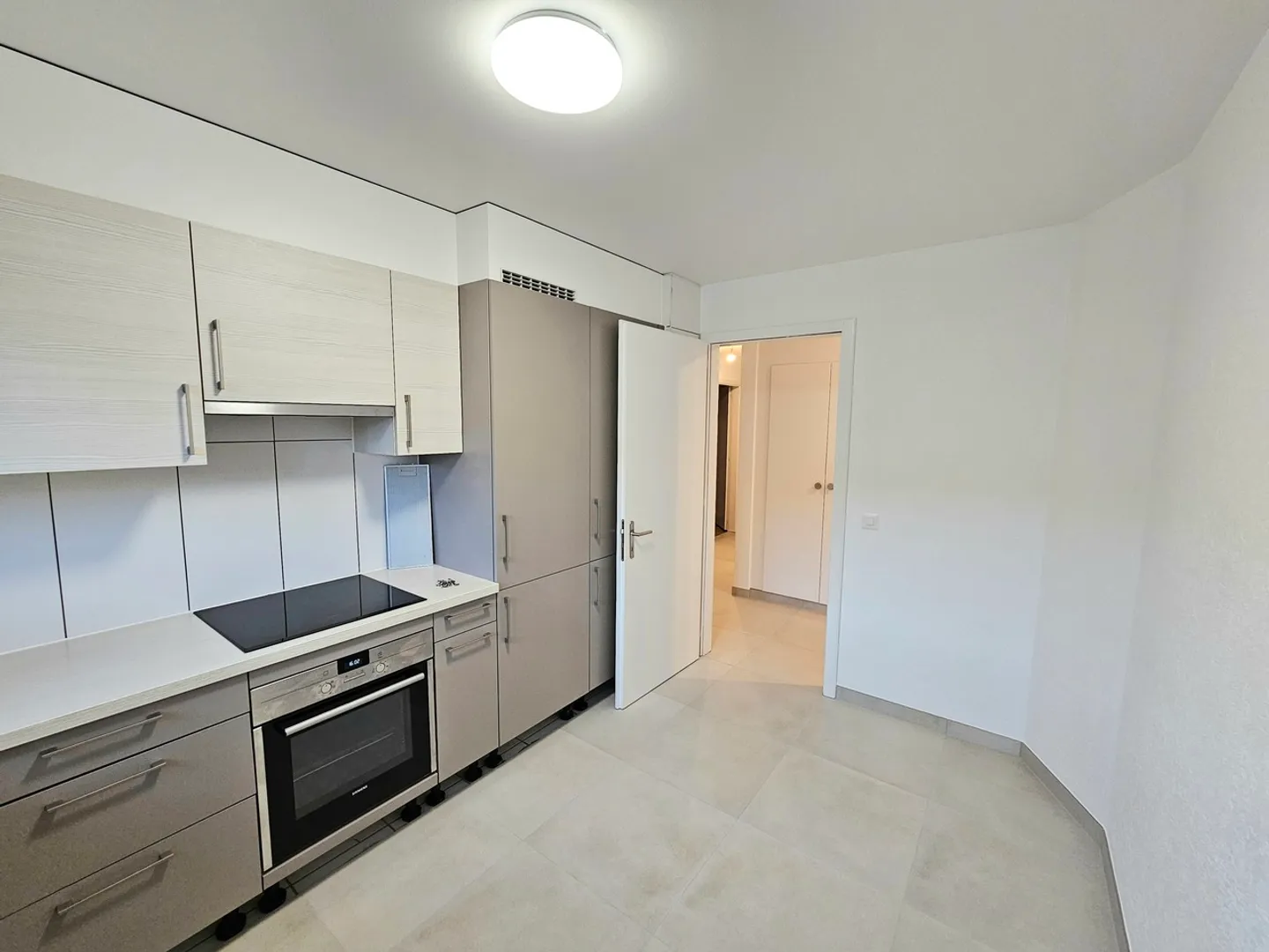 Bel appartement de 4,5 pièces à Monthey, entièrement rénové - Photo 4 sur 11