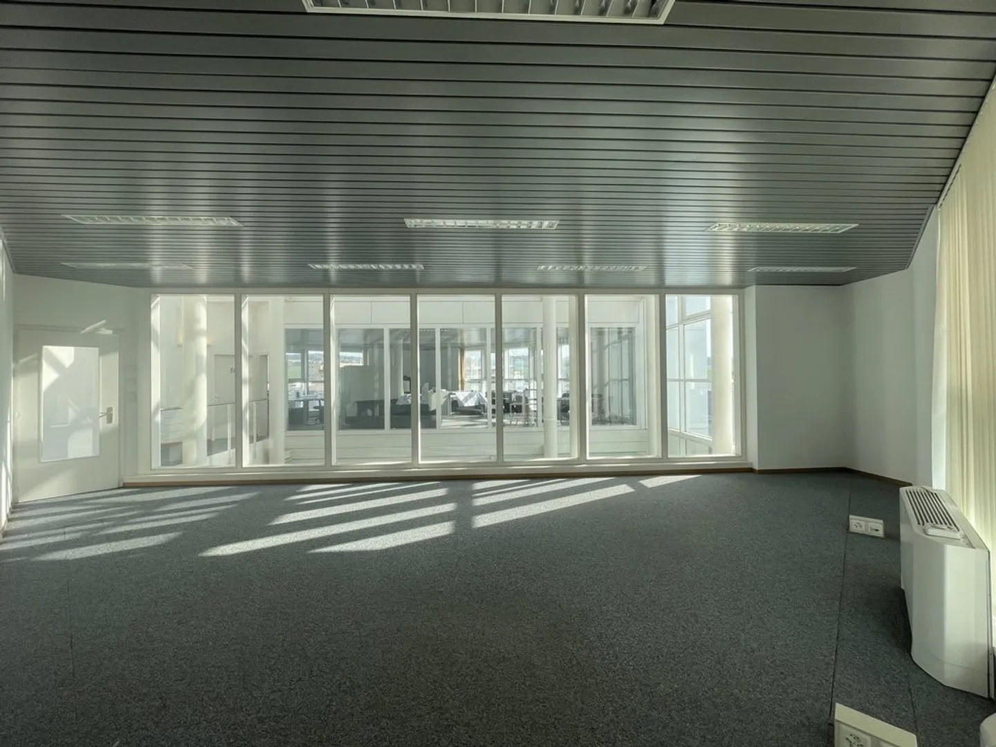 ROMONT - Commercial space - Photo 3 of 3