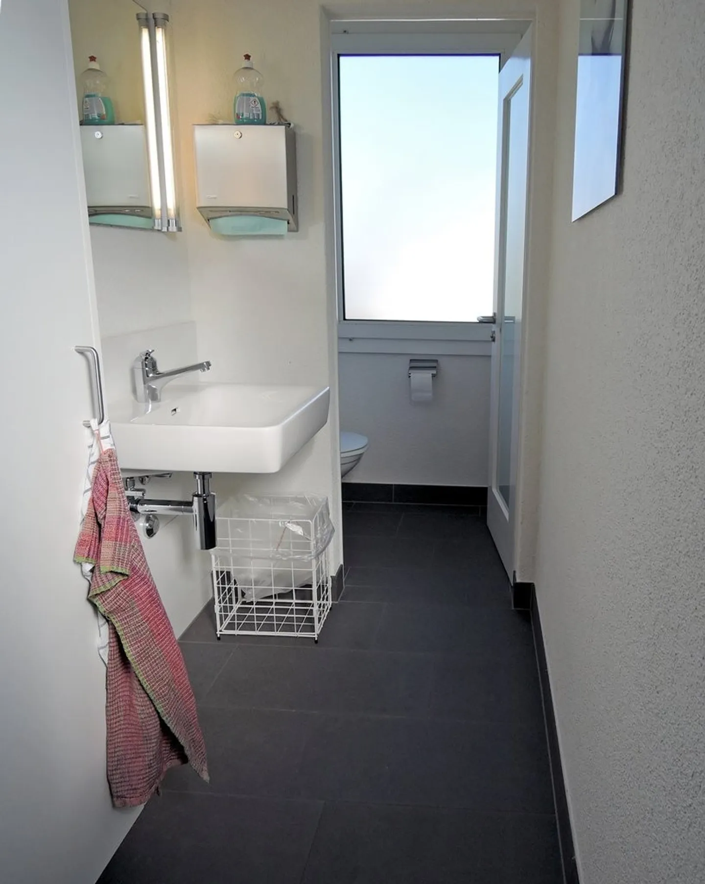 Bureau de 94m2 à louer à Zurich - Photo 8 sur 9