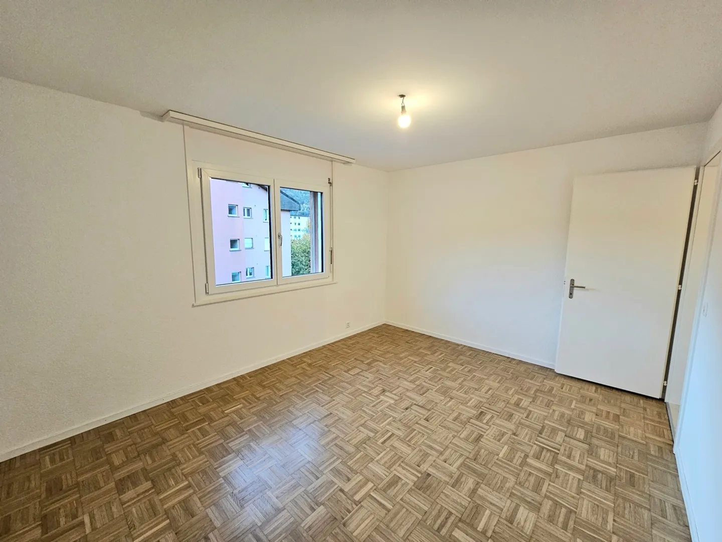 Bel appartement de 4,5 pièces à Monthey, entièrement rénové - Photo 8 sur 11