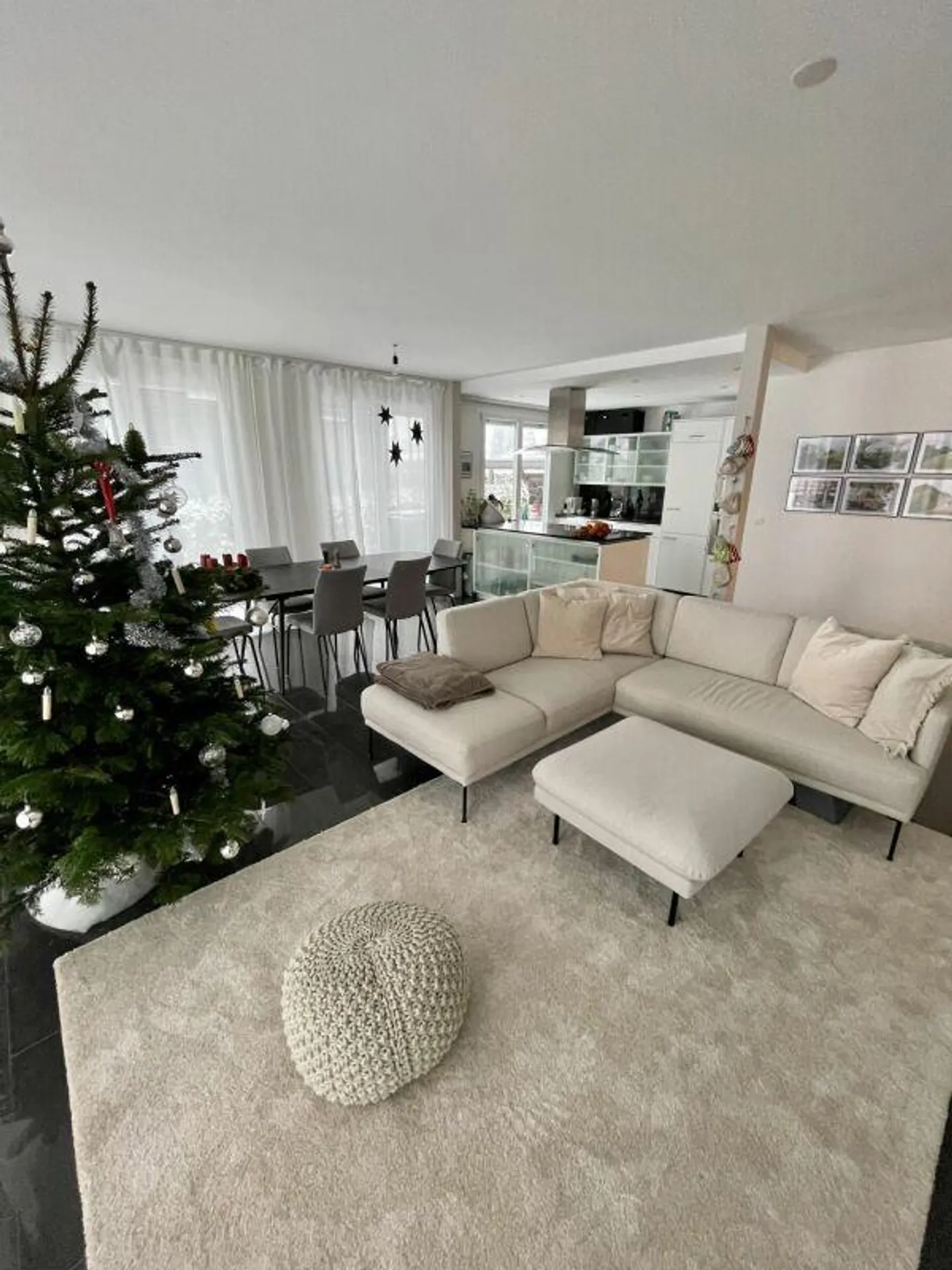 Ampio appartamento di 3,5 locali con area giardino in una zona residenziale tranquilla - Foto 1 di 7