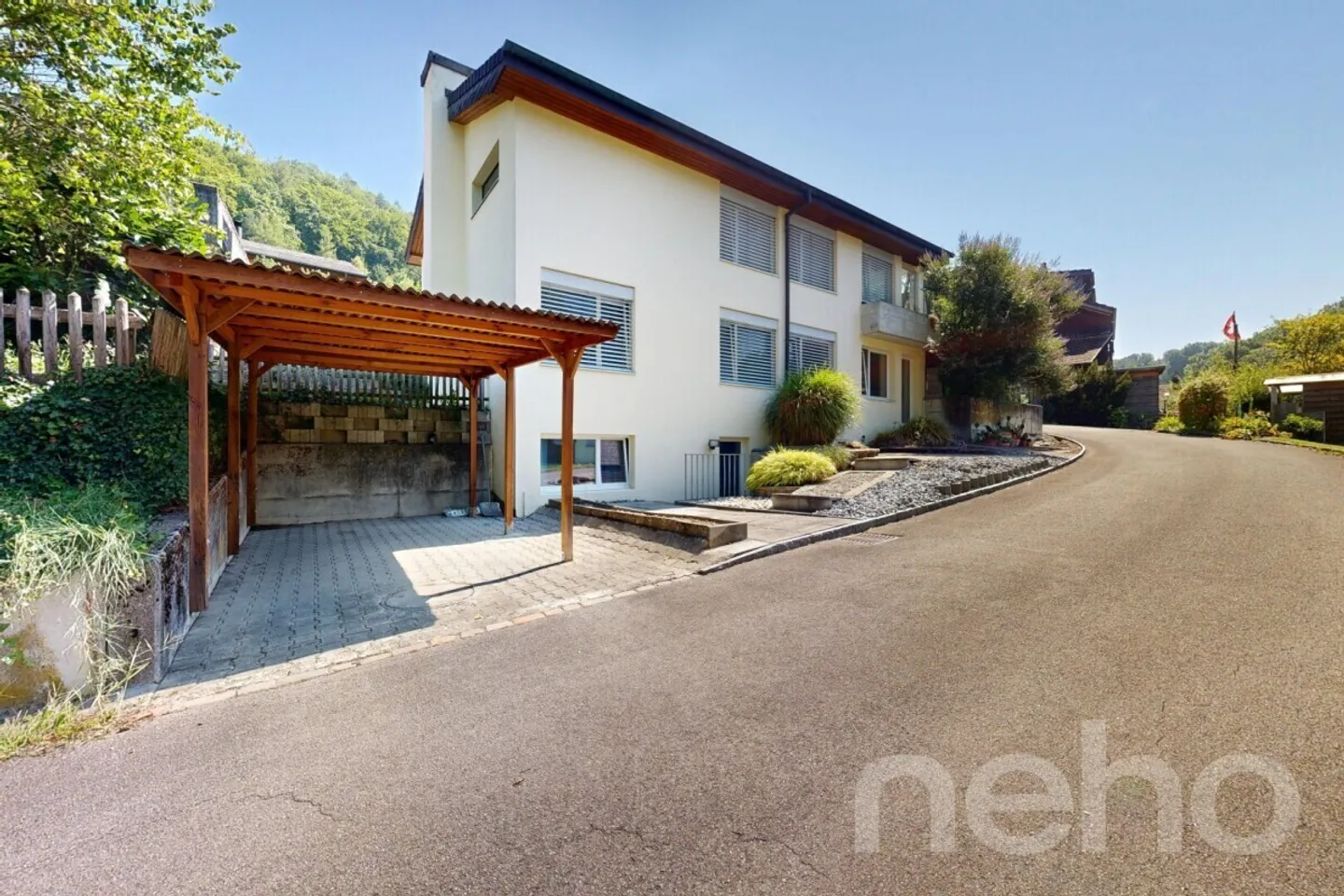 Maison individuelle de 5,5 pièces avec jardin, étang et options polyvalentes - Photo 2 sur 12