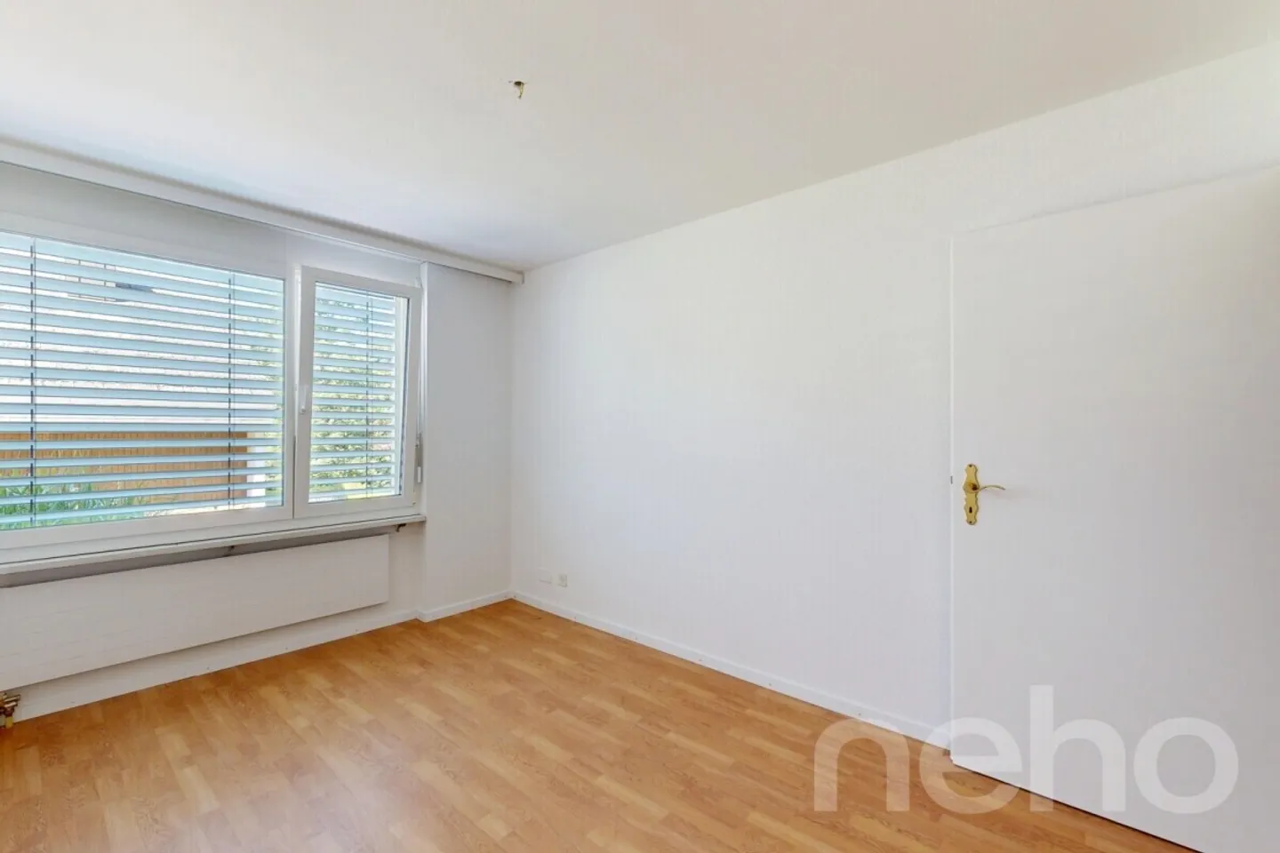 Maison individuelle de 5,5 pièces avec jardin, étang et options polyvalentes - Photo 7 sur 12