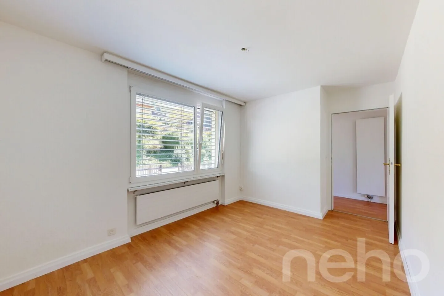 Maison individuelle de 5,5 pièces avec jardin, étang et options polyvalentes - Photo 8 sur 12