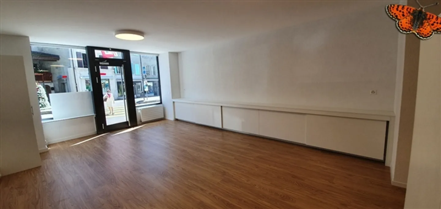 Belle surface commerciale de 114m² au cœur de Payerne - Photo 1 sur 9