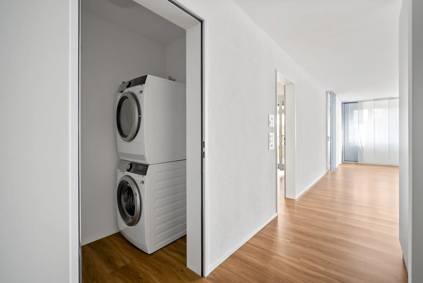 Modern 2.5-Room Apartment on the Raised Ground Floor - Stylish Living in Zurich - Photo 6 of 8