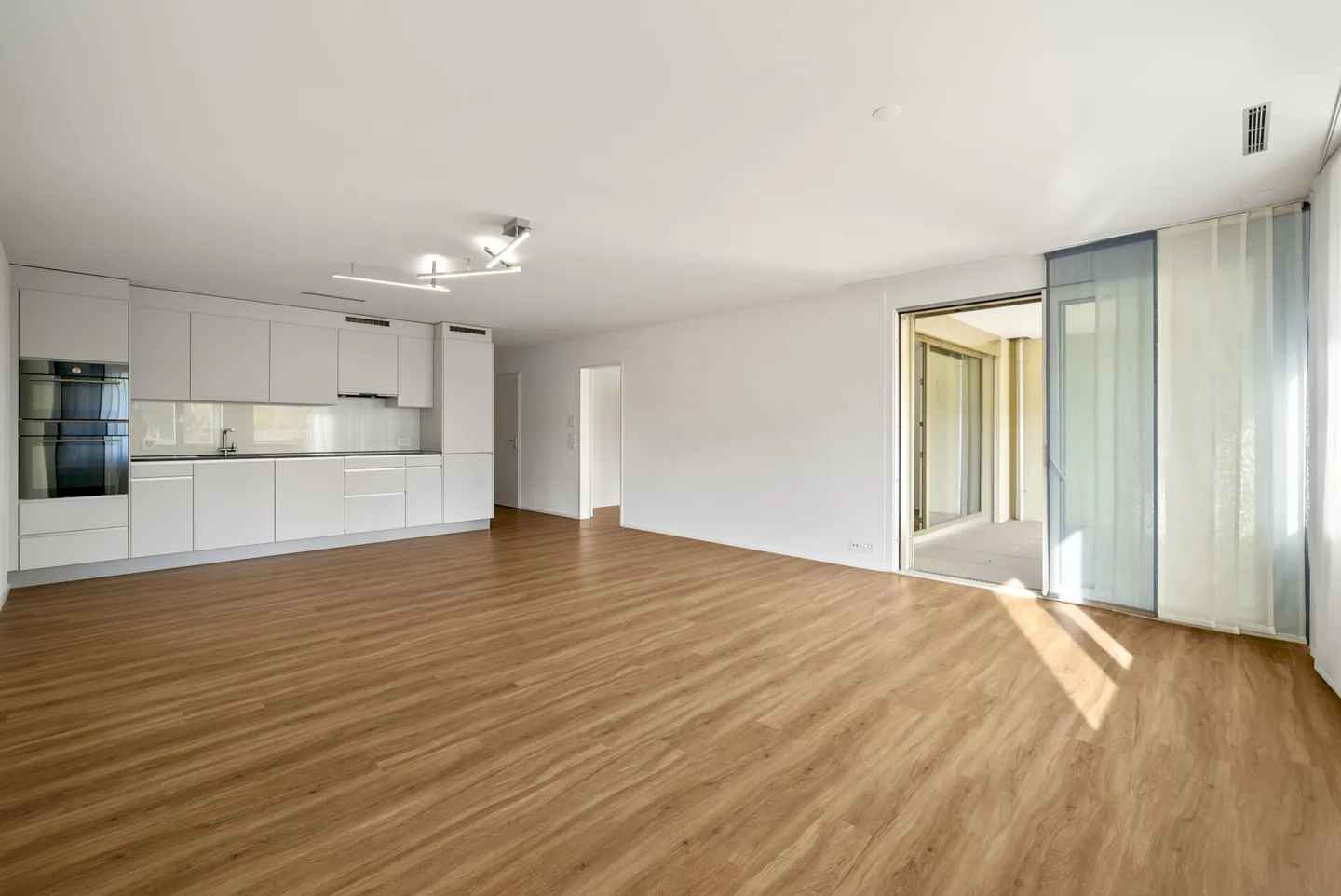 Modern 2.5-Room Apartment on the Raised Ground Floor - Stylish Living in Zurich - Photo 4 of 8