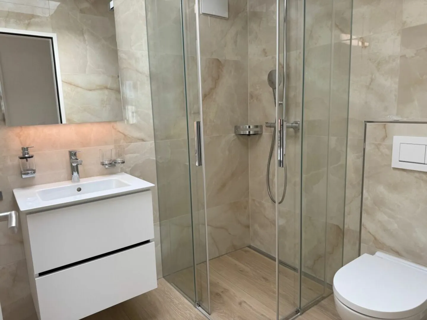 Penthouse entièrement rénové de 6 pièces avec grand jardin d'hiver - Photo 11 sur 23