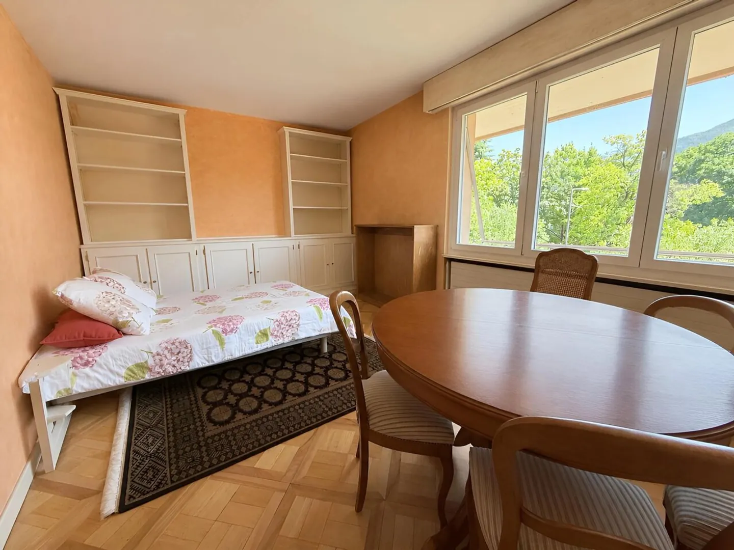 Spacious 6.5-Room Apartment with Mountain View in Sion - Photo 7 of 11