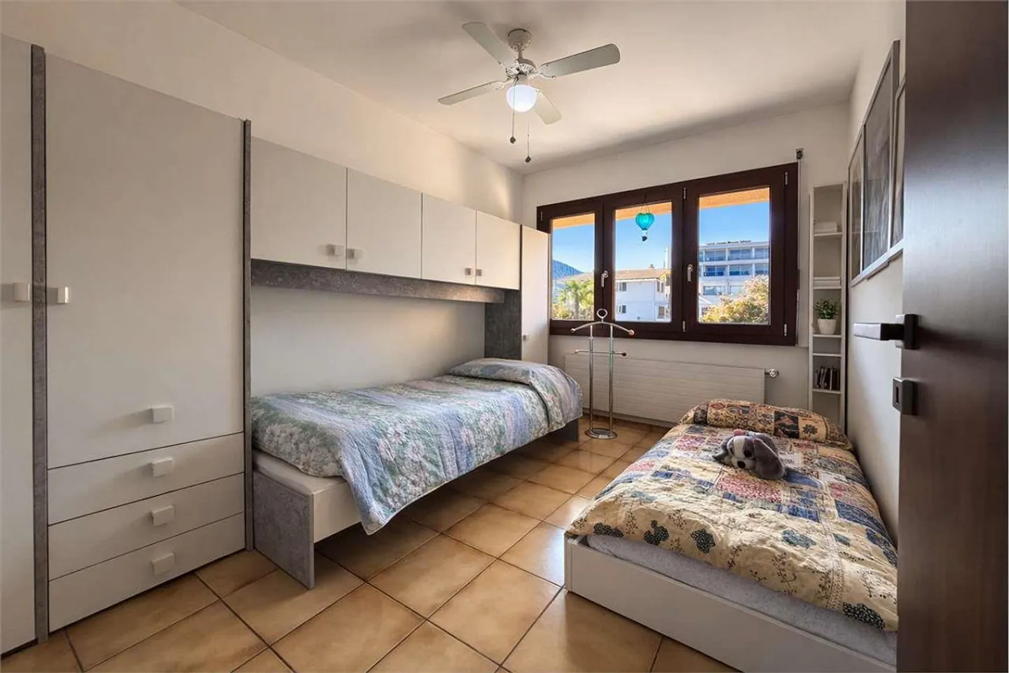 Helles Reihenhaus mit Garten - Foto 8 von 13