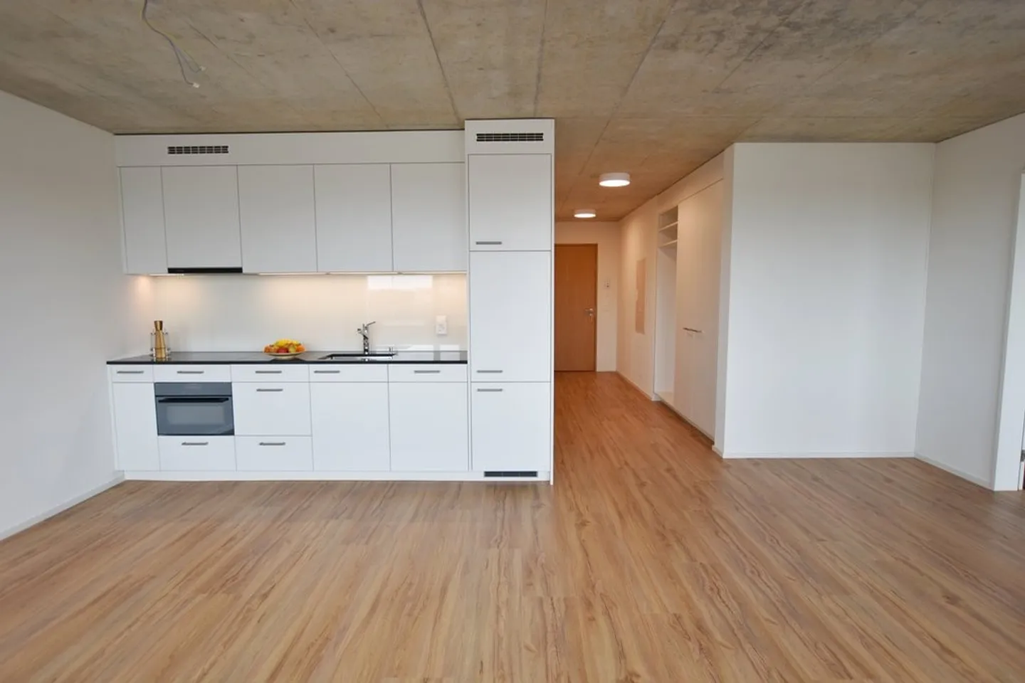 Appartamento moderno con terrazza - Foto 1 di 8