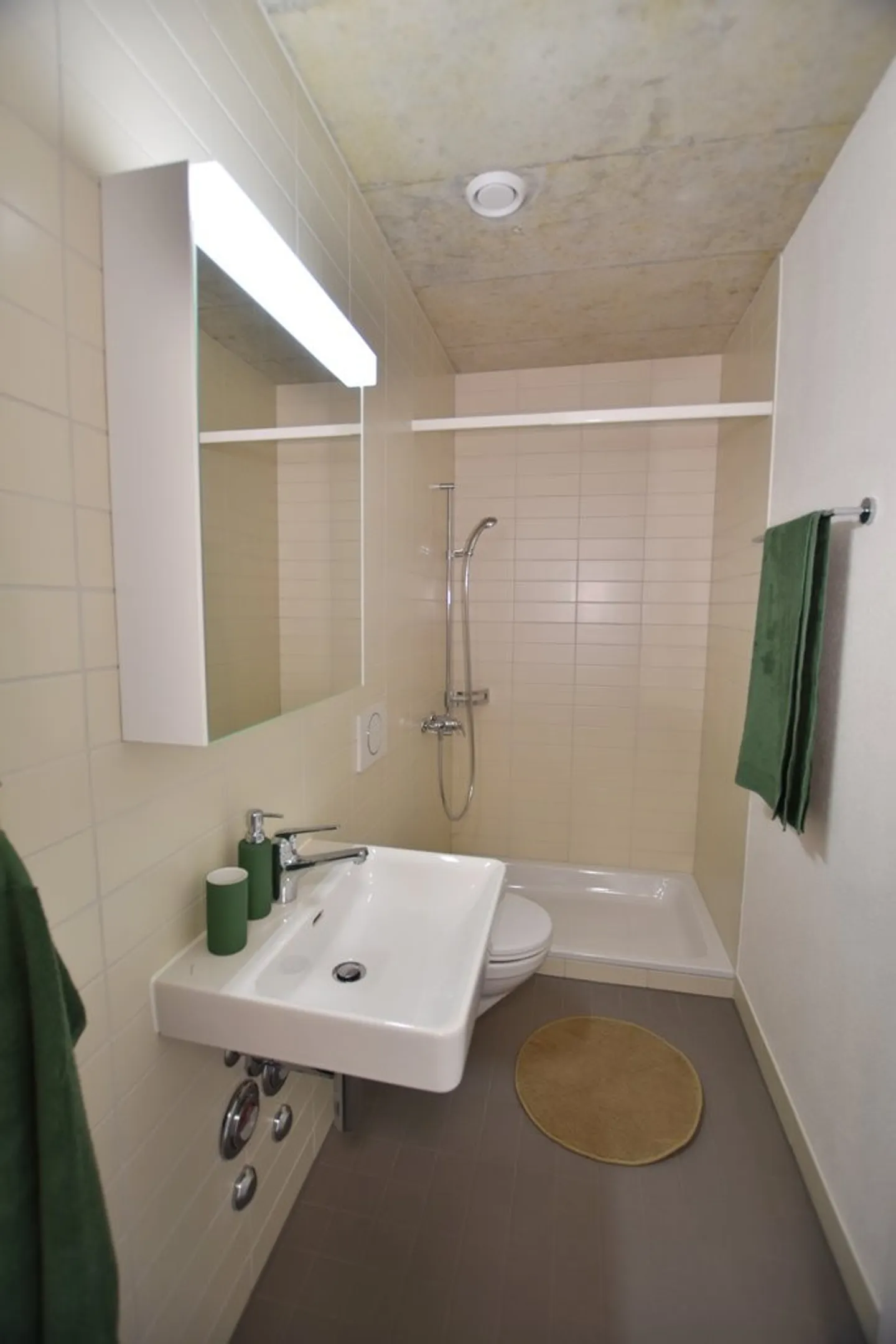 Appartamento moderno con terrazza - Foto 5 di 8