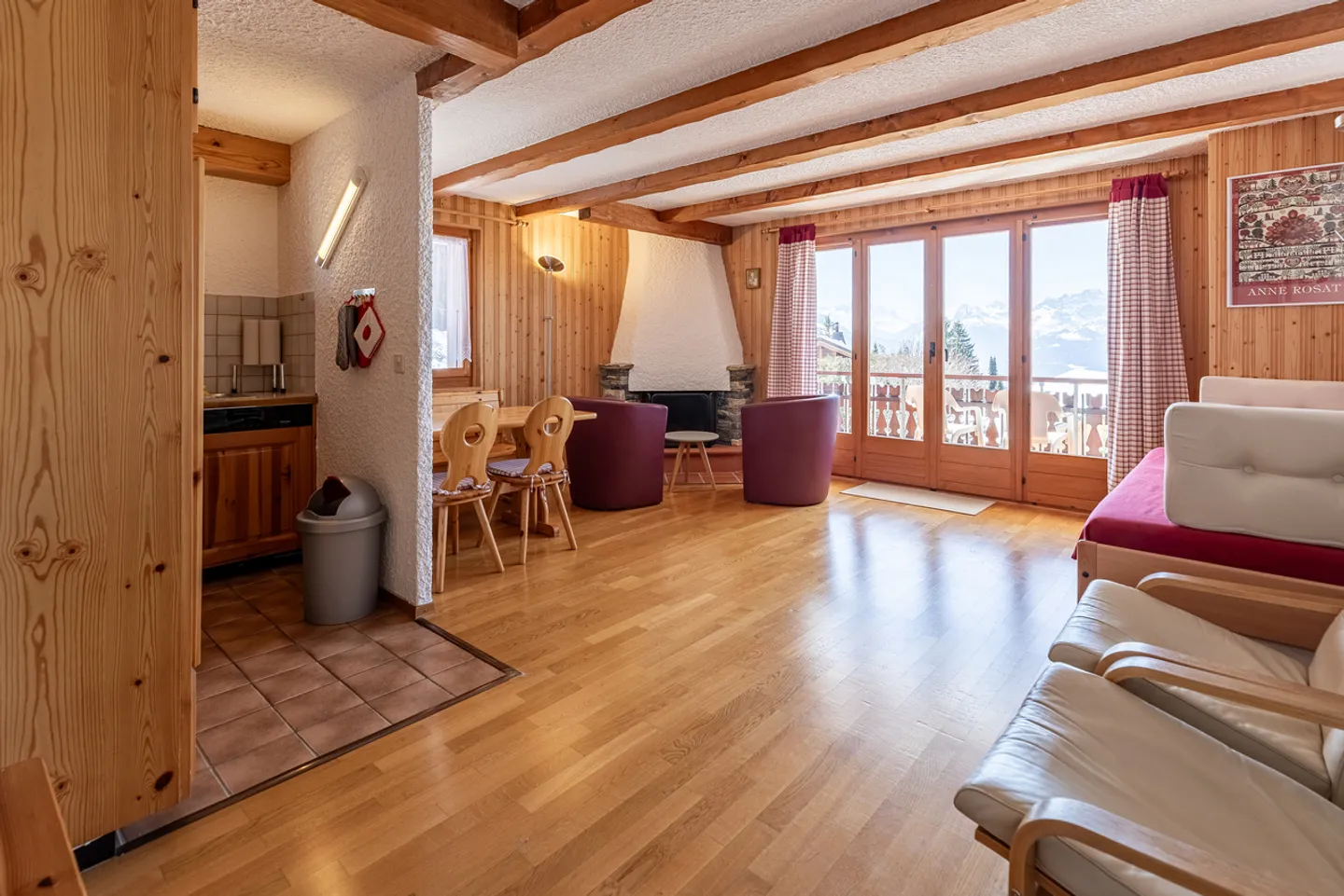 Appartement Charmant avec Vue Alpestre - Photo 2 sur 13