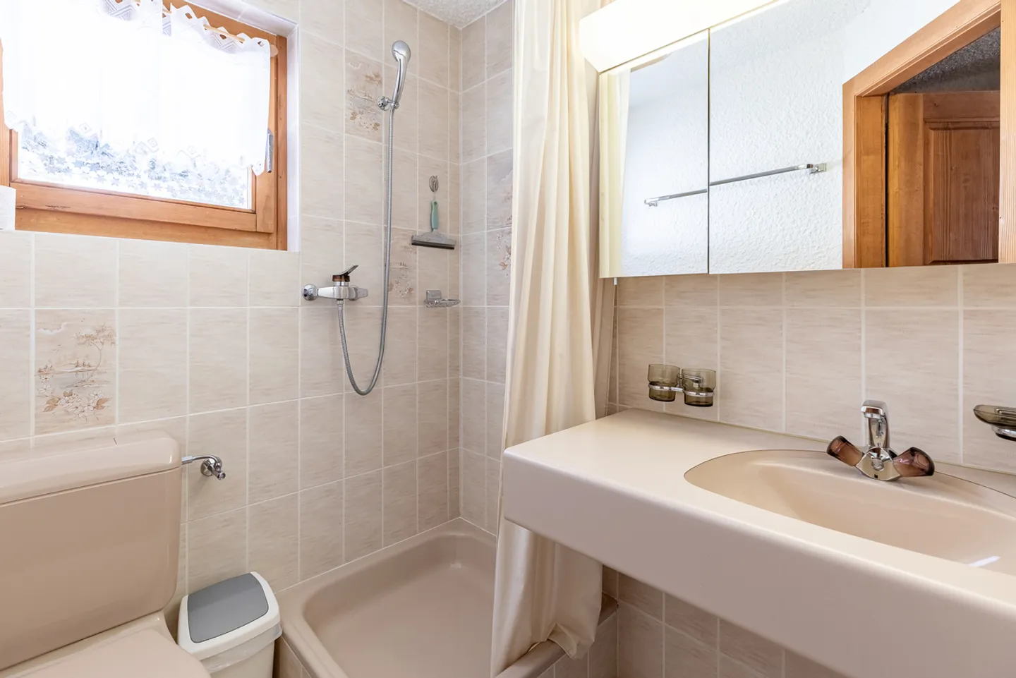 Appartement Charmant avec Vue Alpestre - Photo 7 sur 13