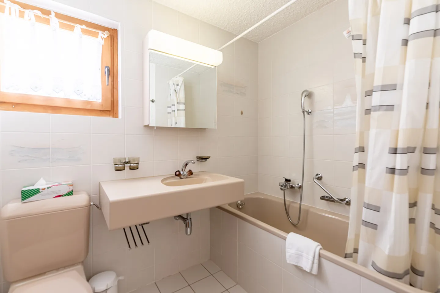 Appartement Charmant avec Vue Alpestre - Photo 9 sur 13