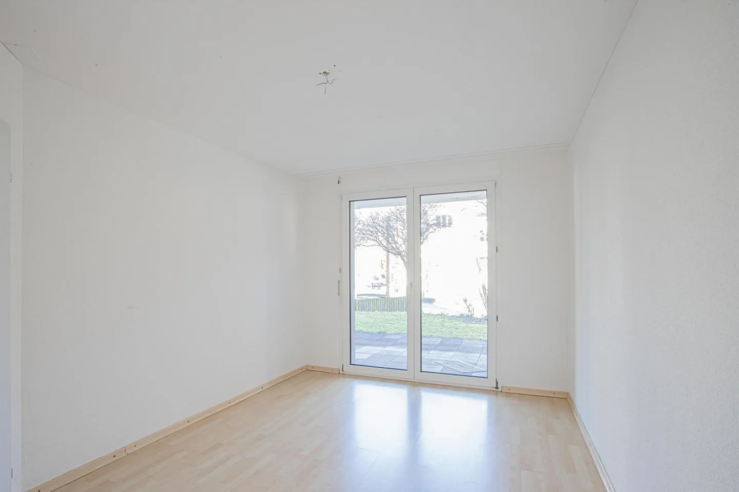 Central Single Apartment for Rent! - Photo 5 of 7