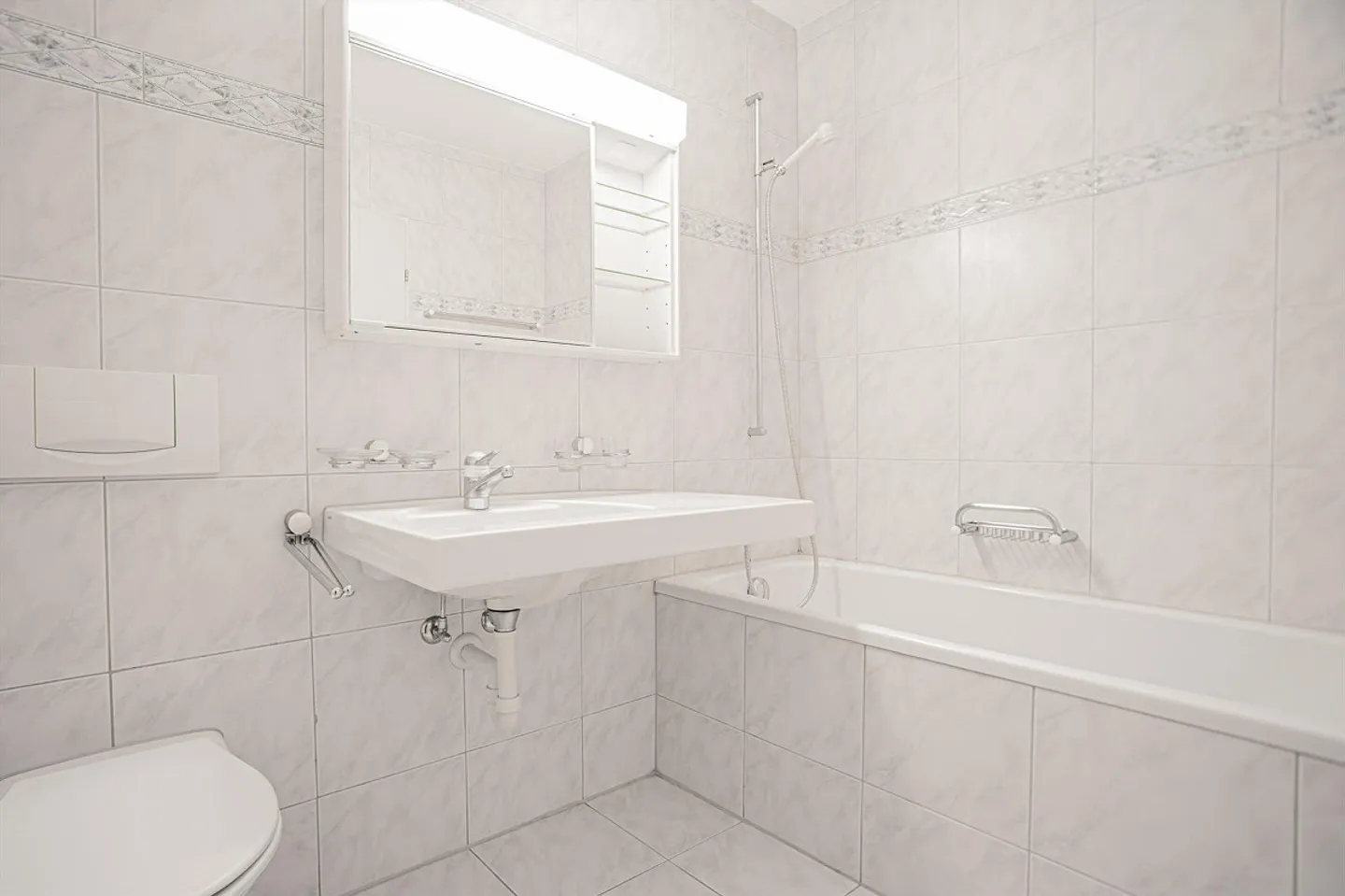 Central Single Apartment for Rent! - Photo 6 of 7