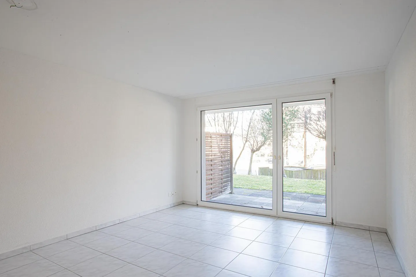 Central Single Apartment for Rent! - Photo 4 of 7