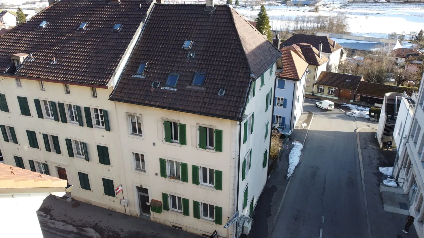 St-Imier, edificio di 5 appartamenti con possibilità di acquisire 10 garage - Foto 2 di 10