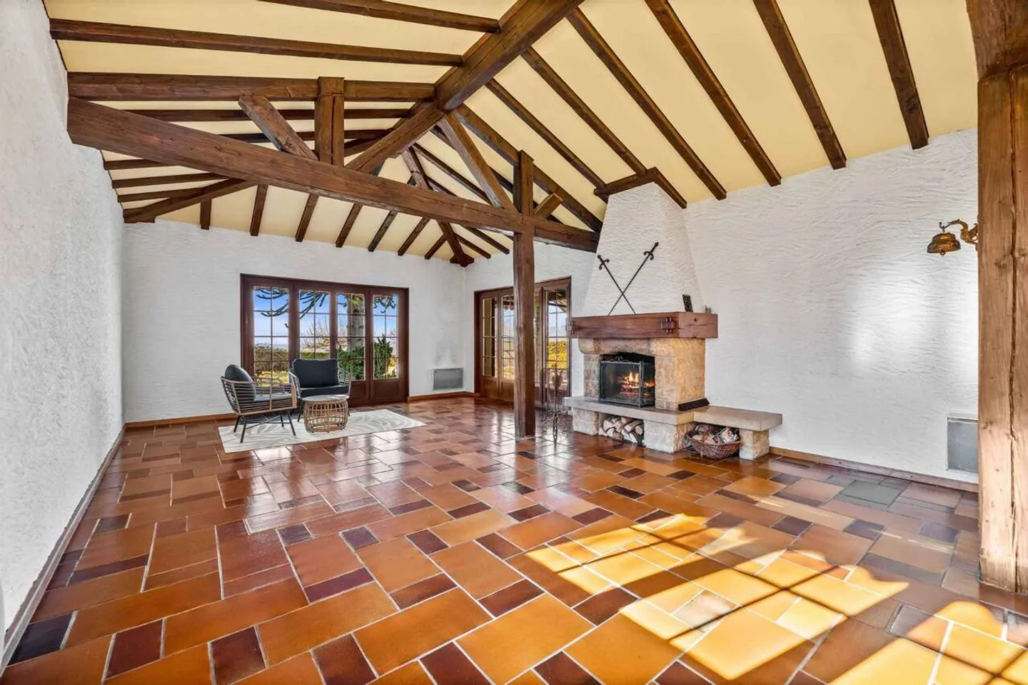 Charming Villa with Pool - Photo 5 of 10