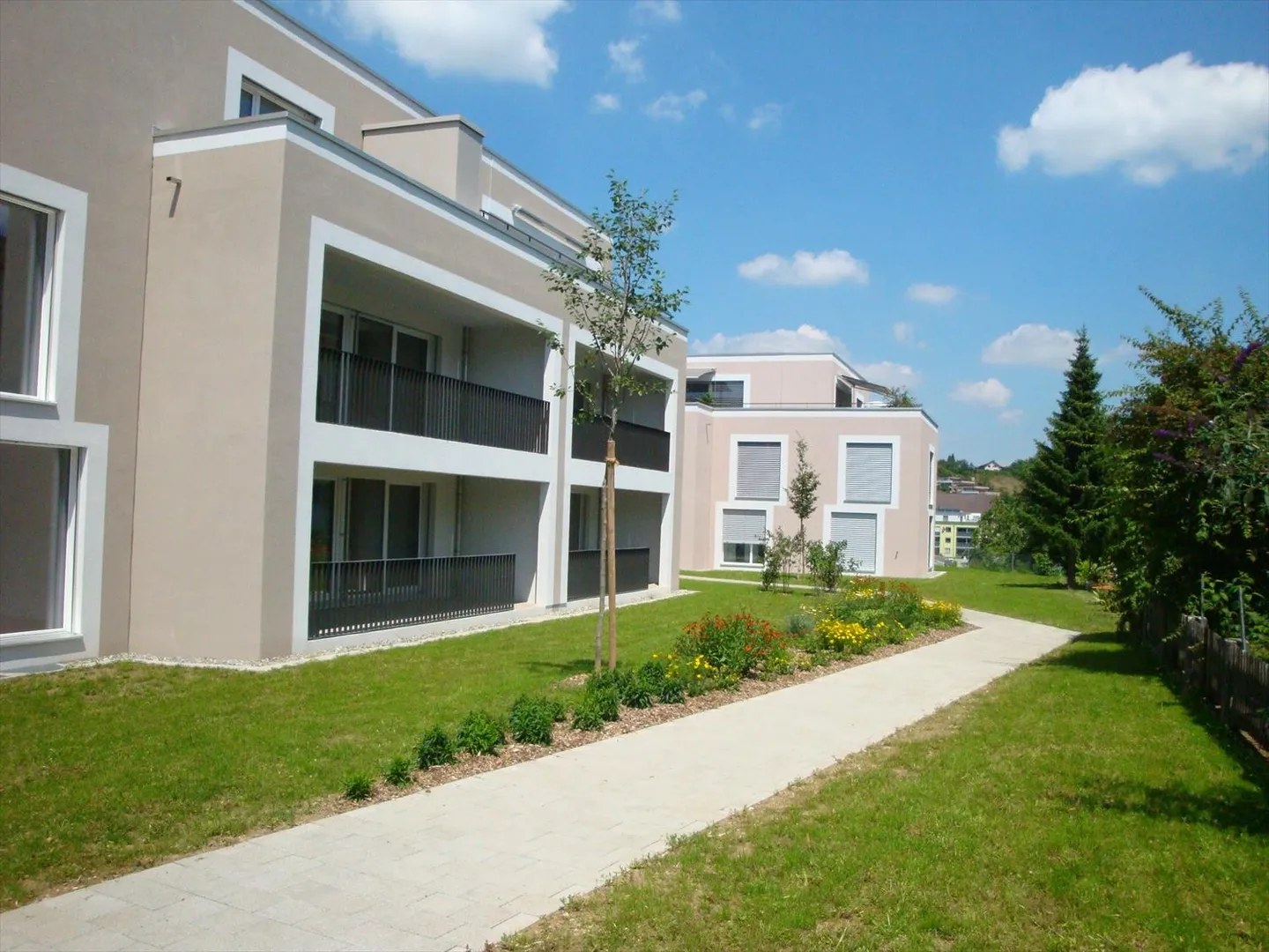 Living happiness at first sight - Photo 1 of 8