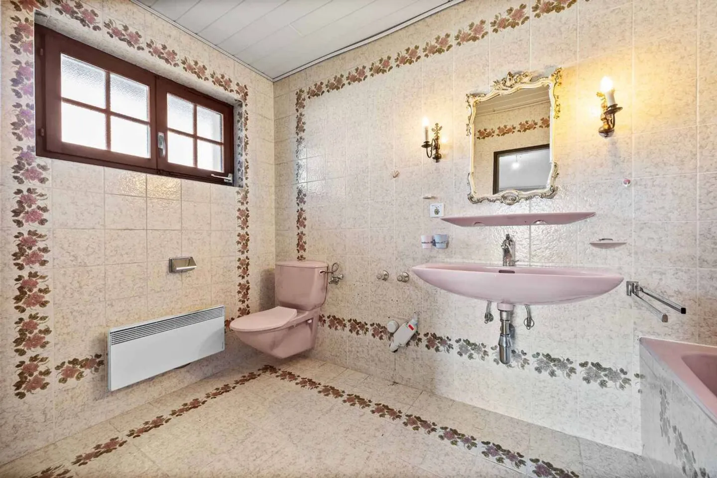 Charming Villa with Pool - Photo 7 of 10