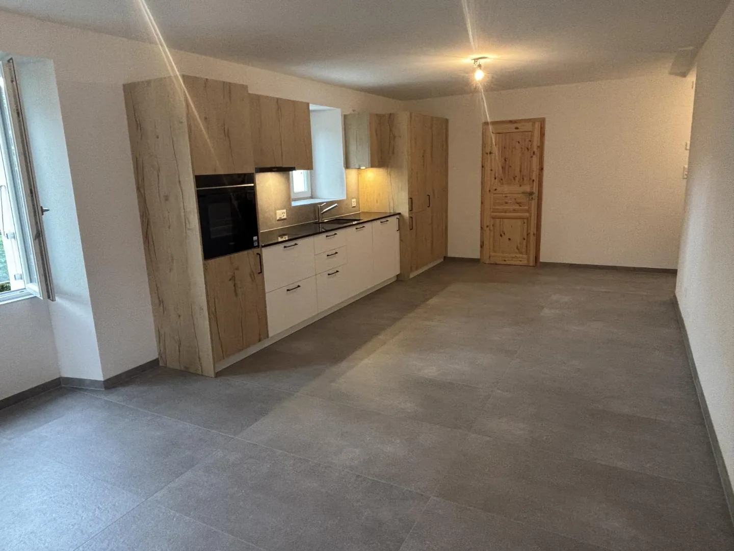 2.5 Room Apartment - Photo 2 of 6