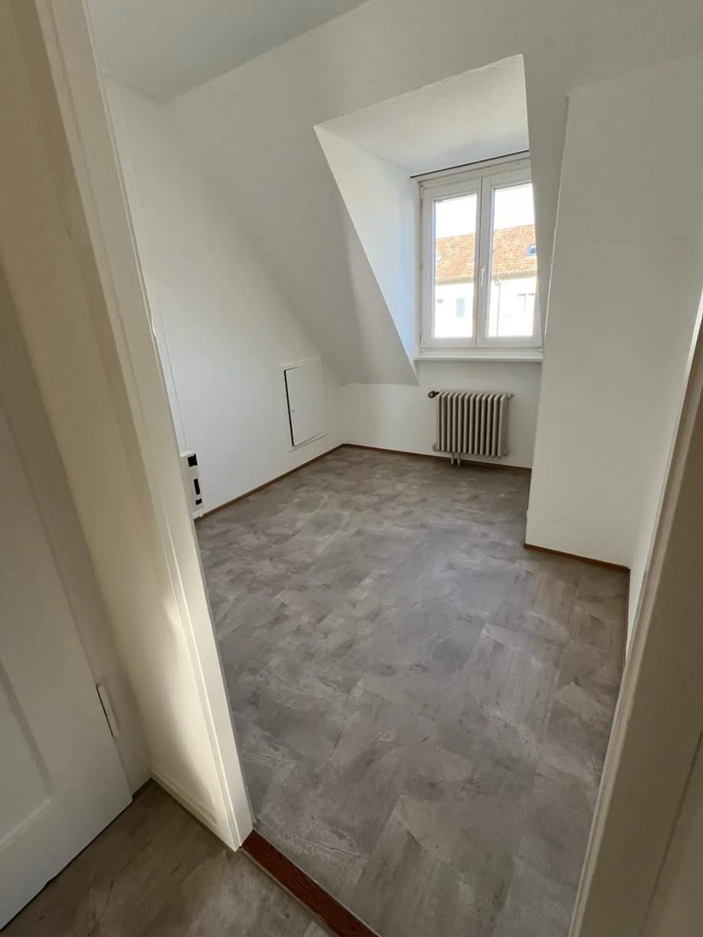 Bright Attic Apartment - Photo 7 of 11