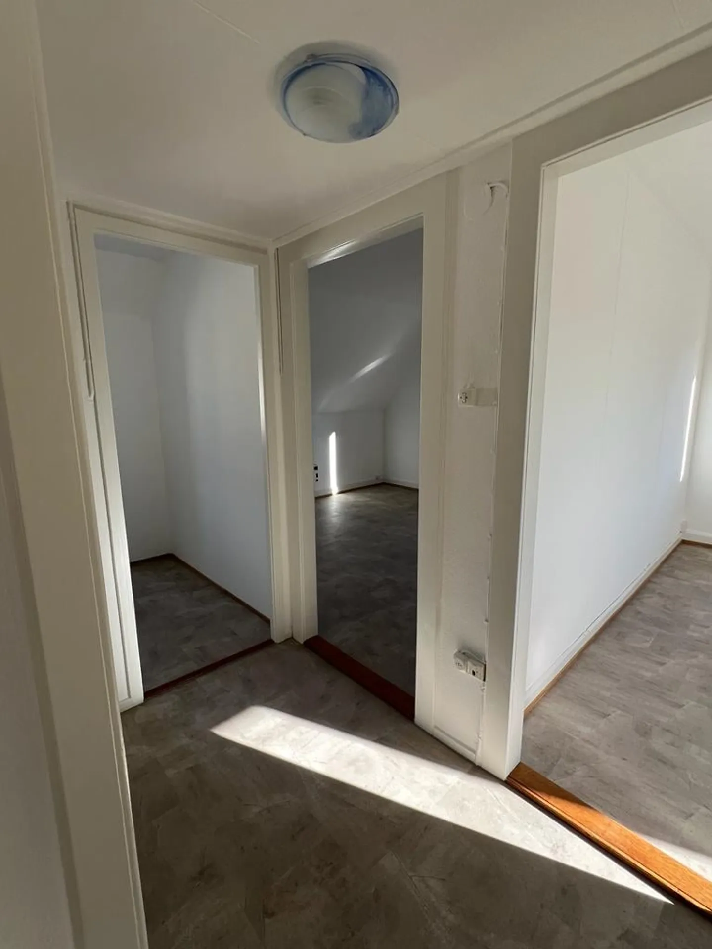 Bright Attic Apartment - Photo 9 of 11