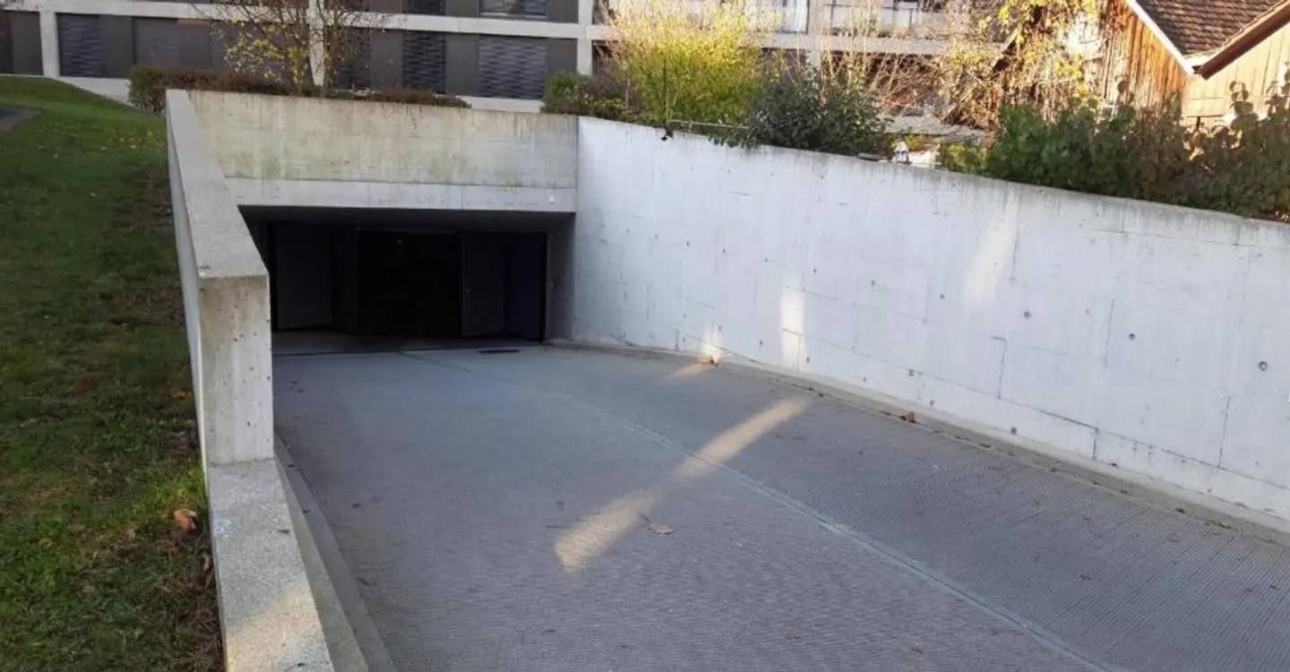Parking de motos à Zurich Seebach - Photo 2 sur 2