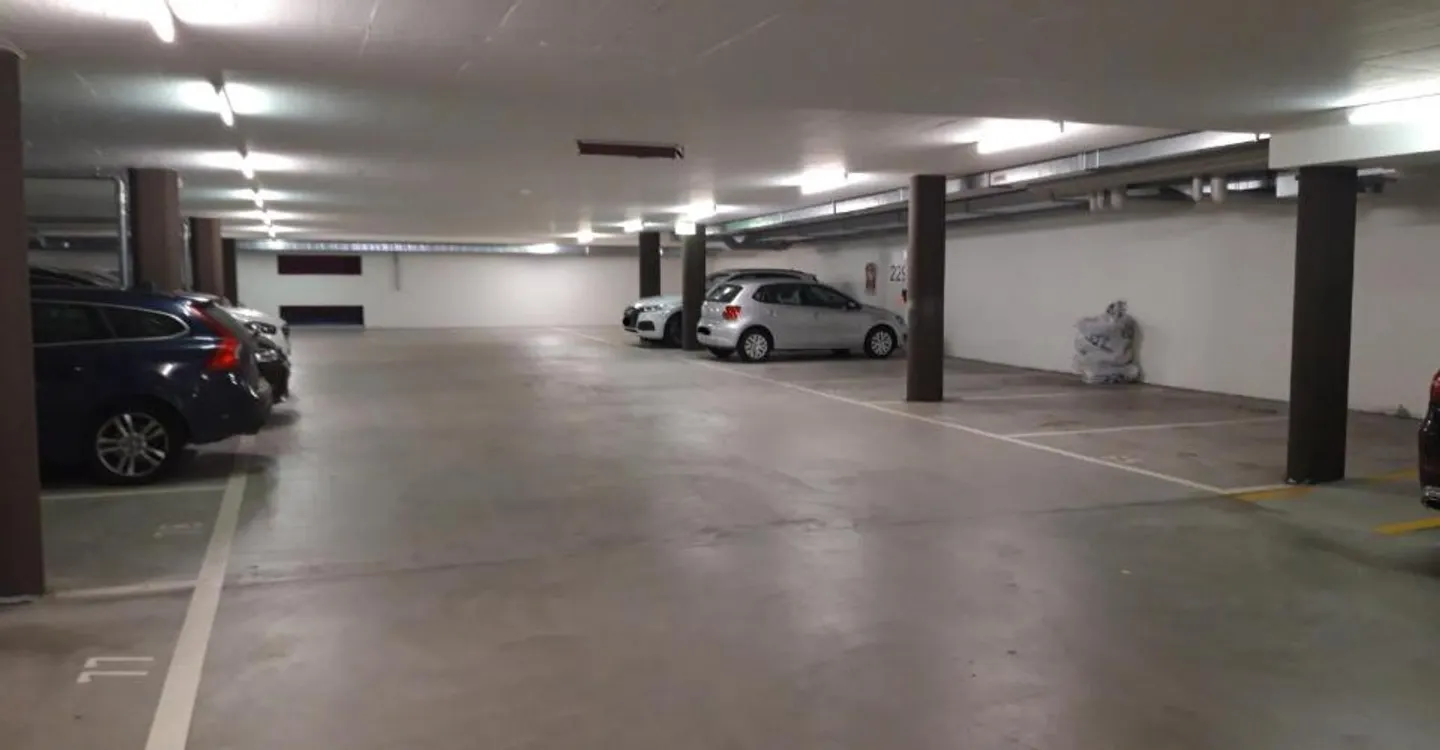 Parking de motos à Zurich Seebach - Photo 1 sur 2