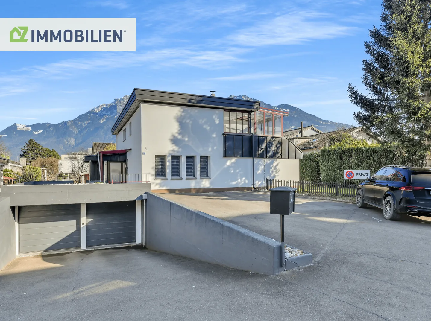 Single-family house with large plot, underground garage & versatile usage options - Photo 1 of 15