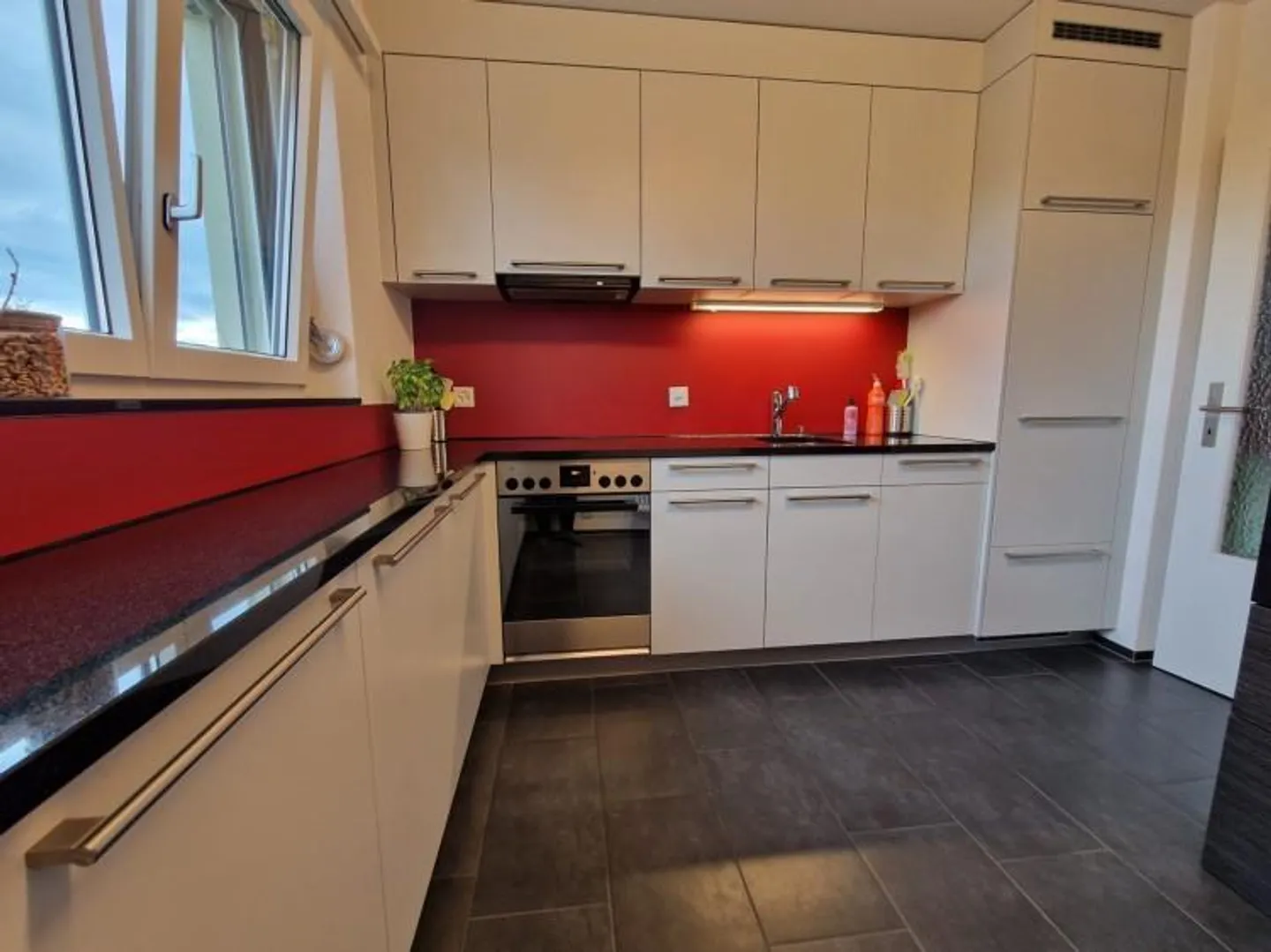 Moderne Wohnung mit Balkon - Foto 3 von 6