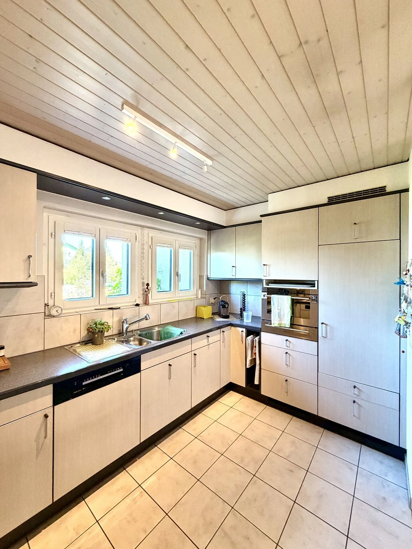 Attraktives Einfamilienhaus mit gepflegtem Garten! - Foto 4 von 13