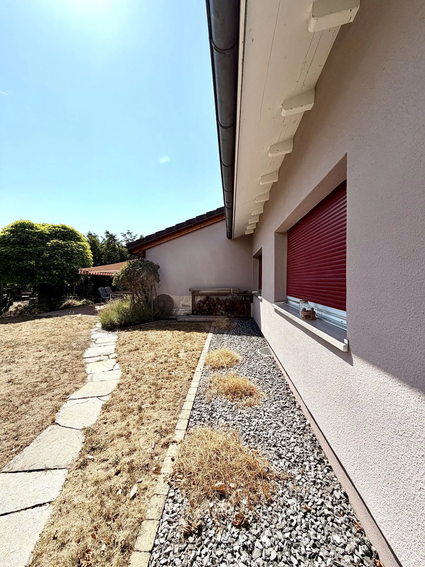 Attraktives Einfamilienhaus mit gepflegtem Garten! - Foto 11 von 13