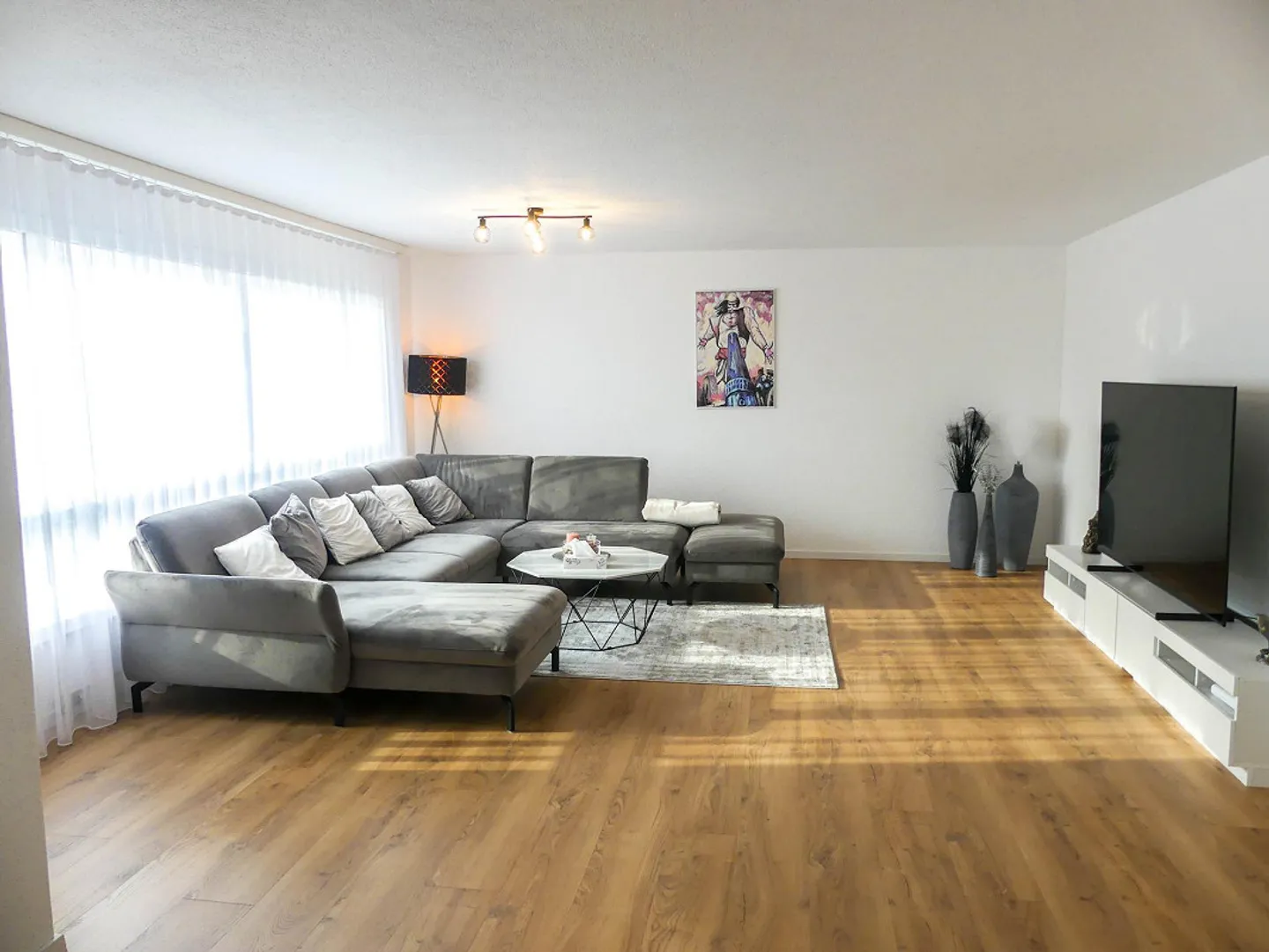 Bright spacious 4 1/2 room apartment - Photo 2 of 15