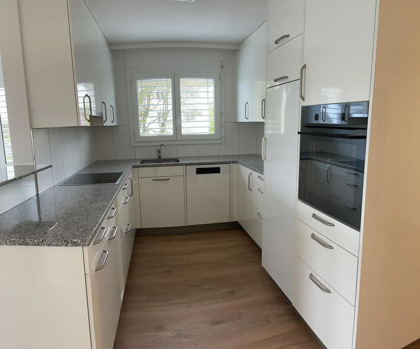 Bright spacious 4 1/2 room apartment - Photo 7 of 15