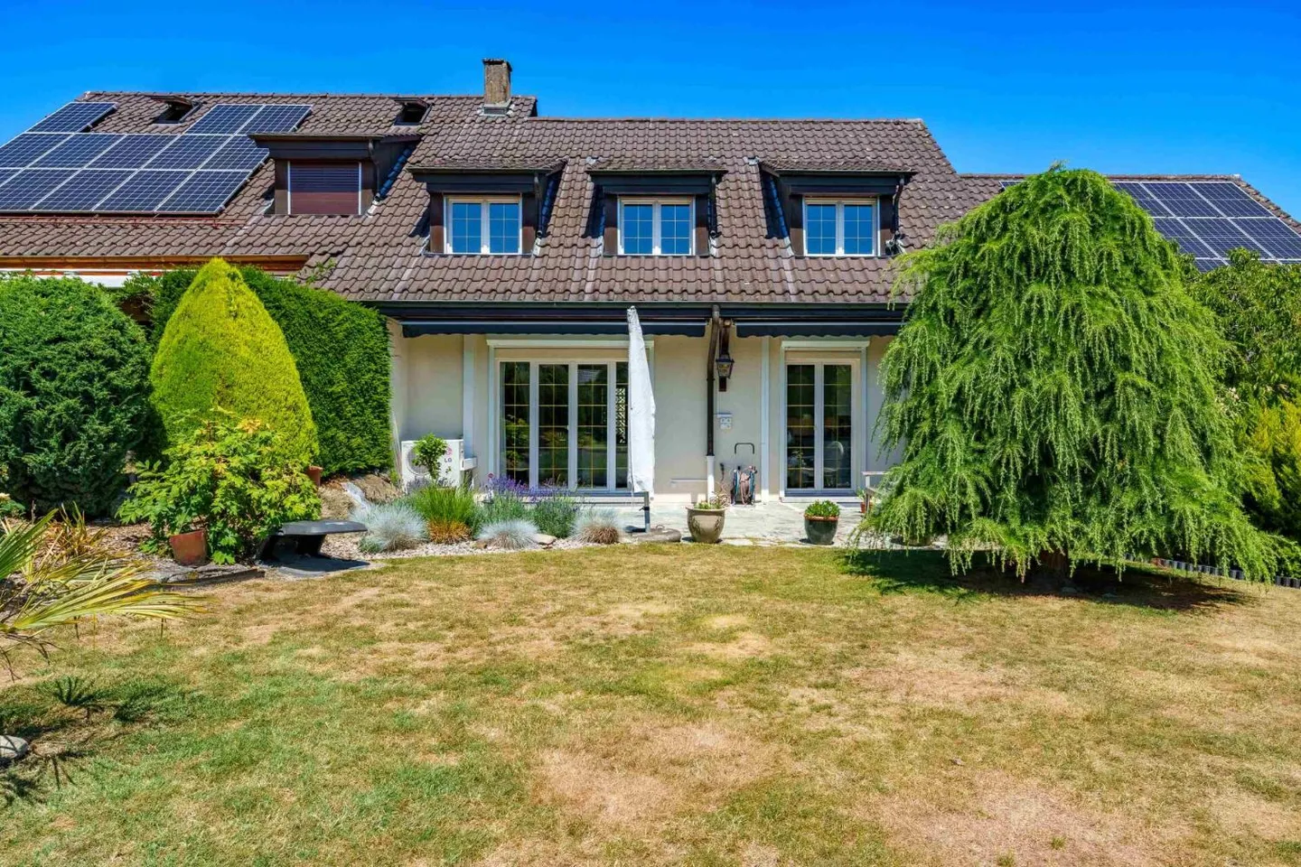 Semi-Detached Villa - Photo 2 of 13