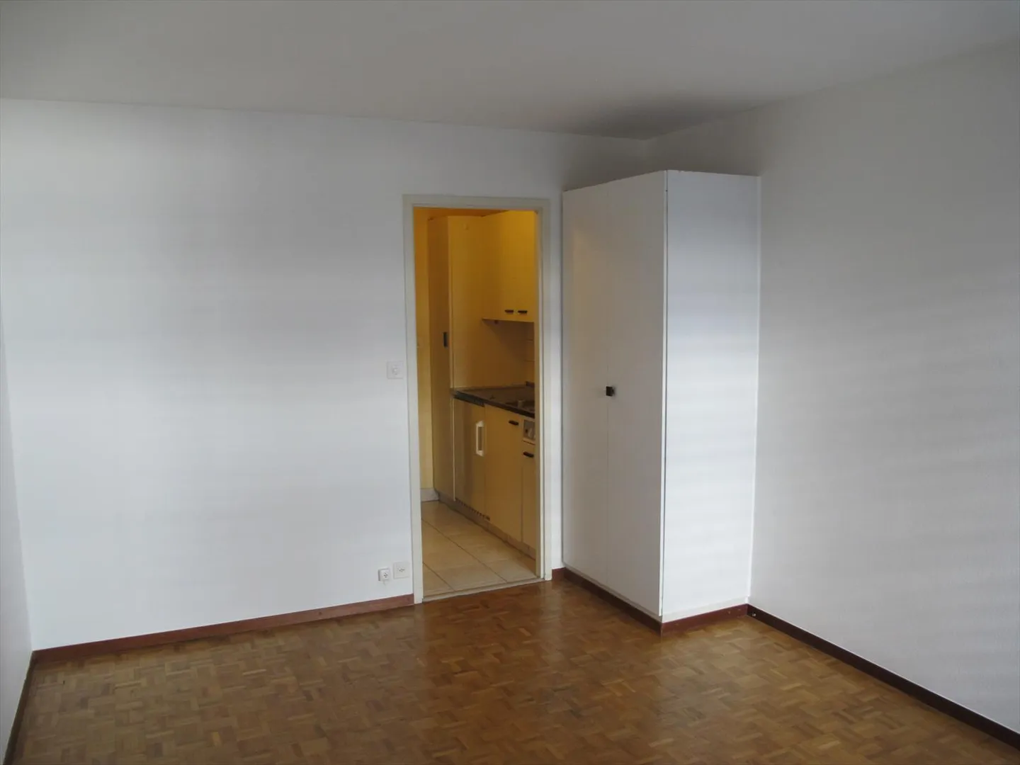 1-room apartment - Photo 2 of 2