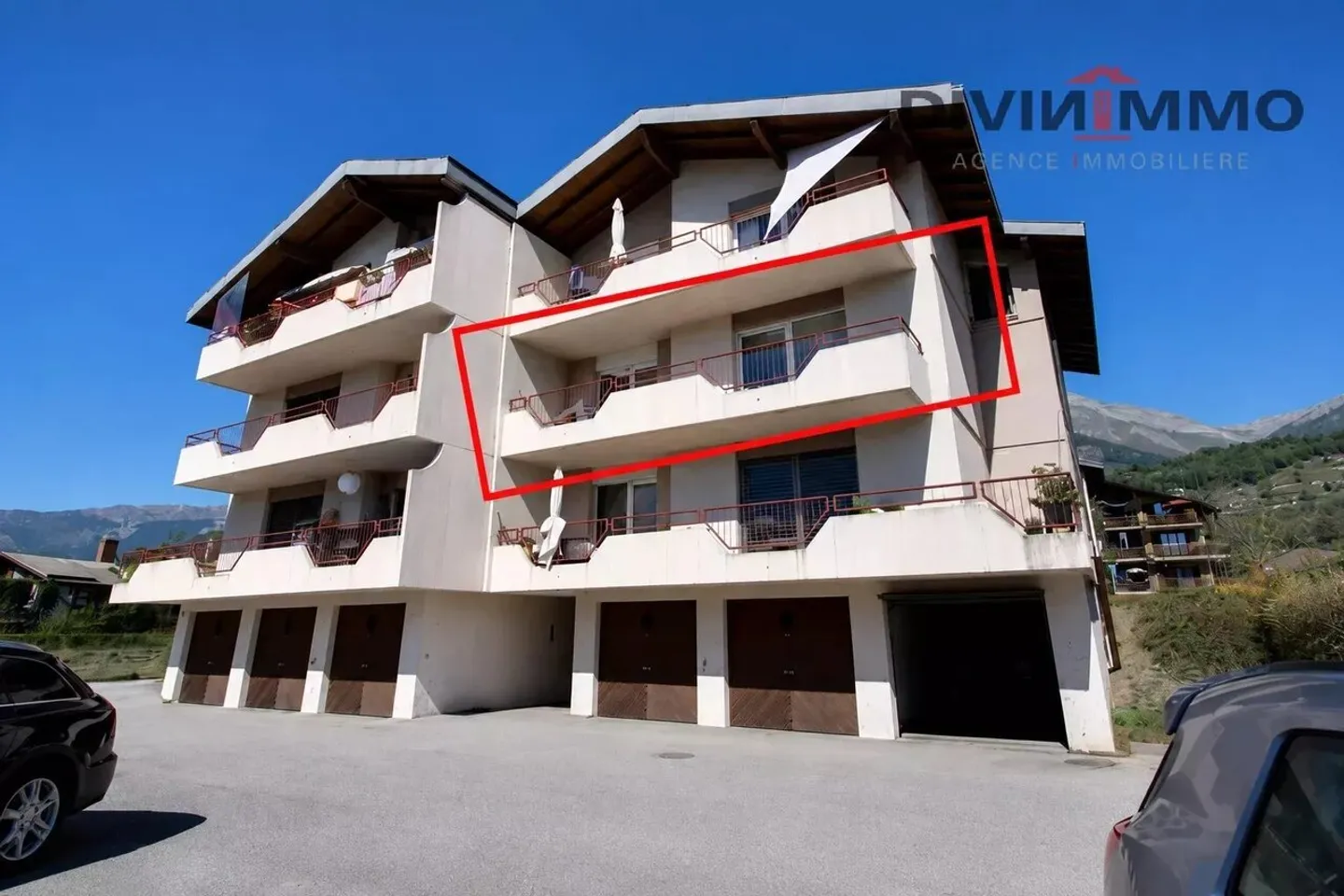 Beautiful 4.5-room apartment with garage and parking space - Photo 1 of 11