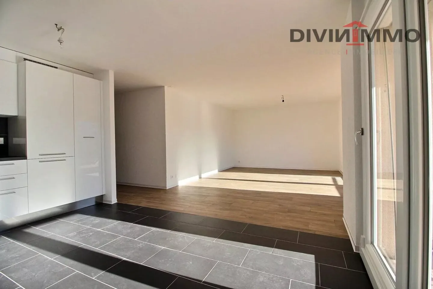 Beautiful 4.5-room apartment with garage and parking space - Photo 3 of 11