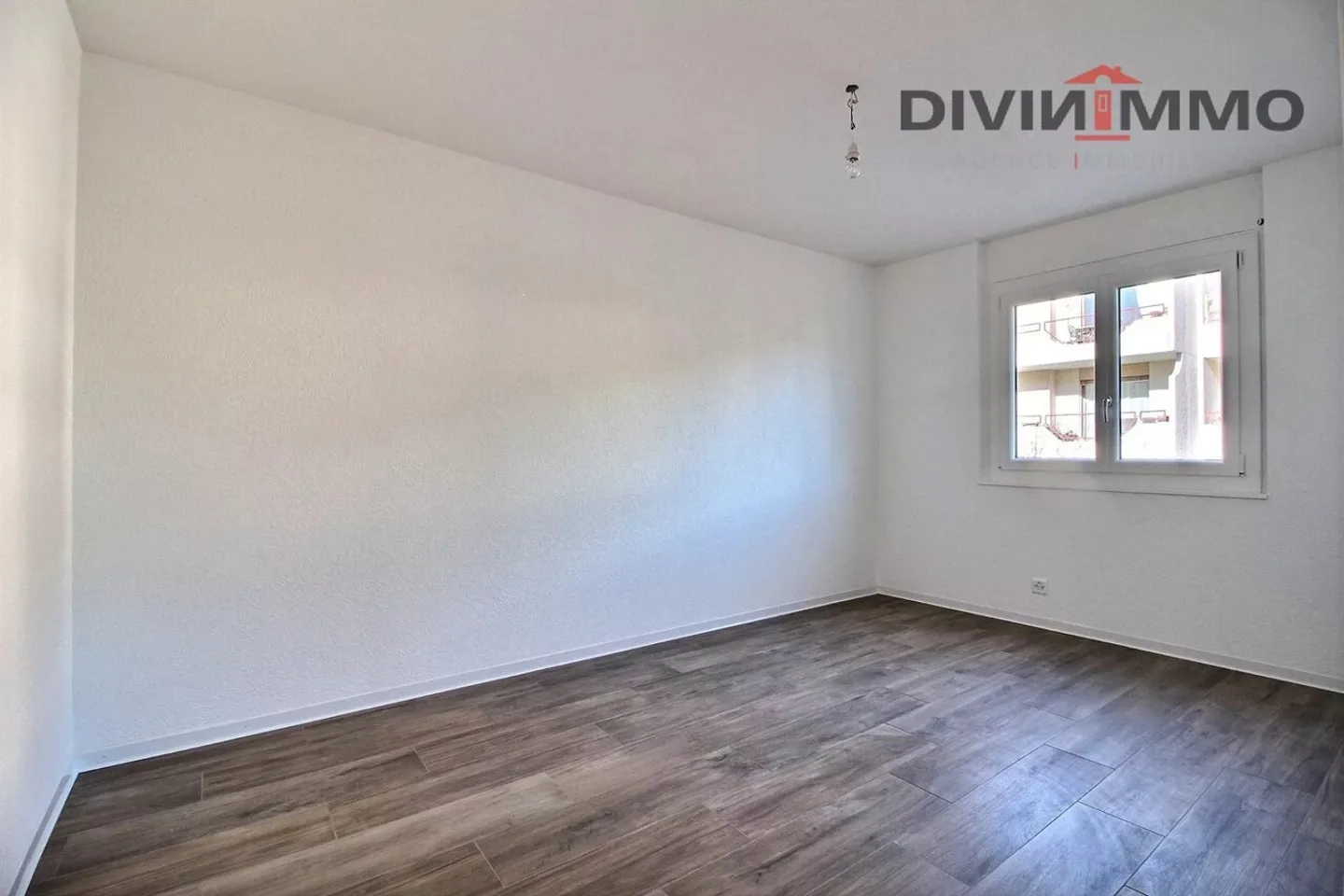 Beautiful 4.5-room apartment with garage and parking space - Photo 7 of 11