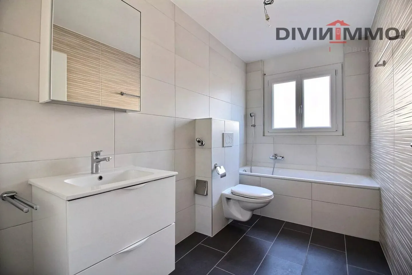 Beautiful 4.5-room apartment with garage and parking space - Photo 8 of 11