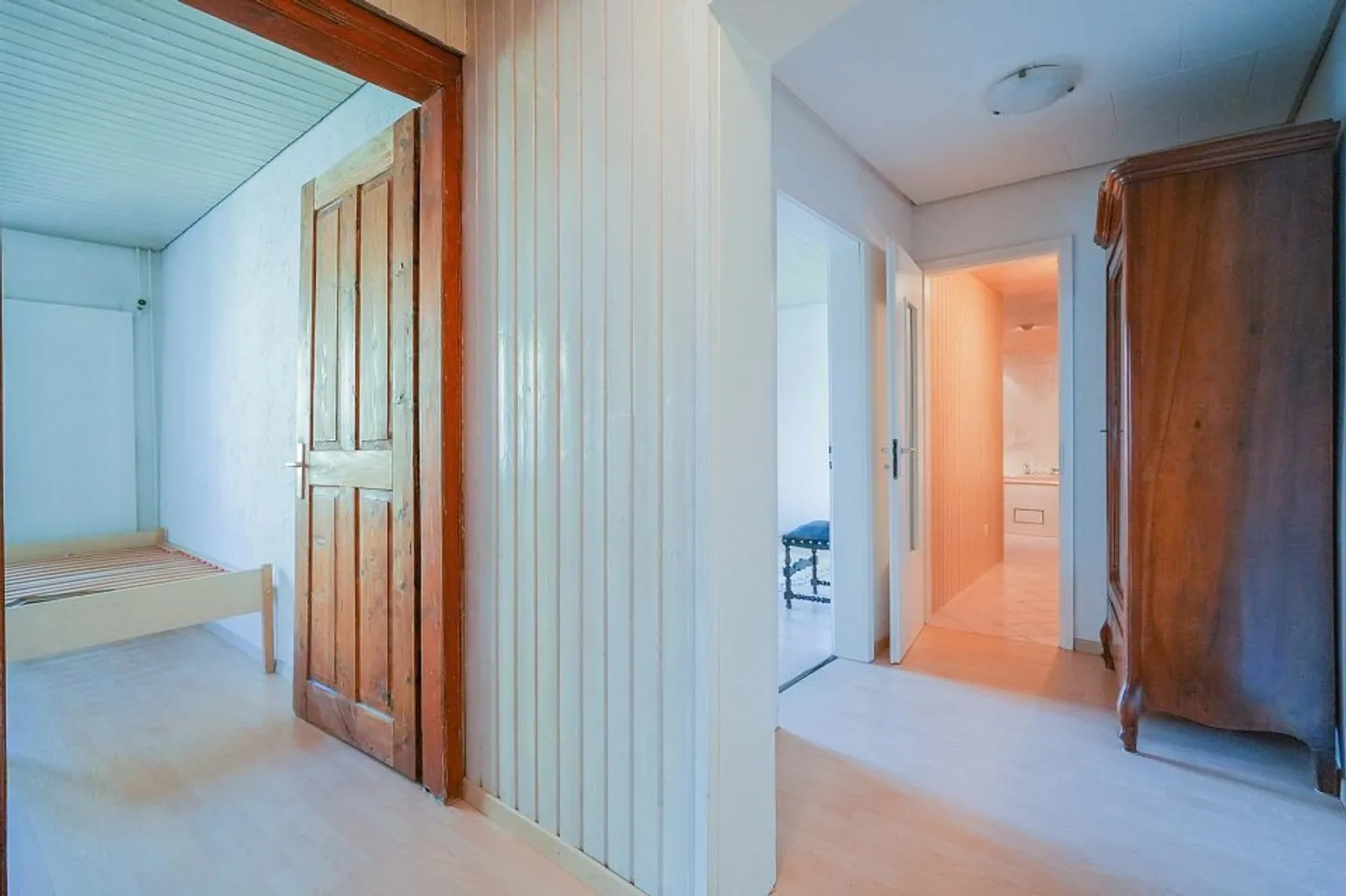 Affascinante e spazioso: casa con 6 stanze nel cuore del vecchio villaggio - Foto 7 di 13