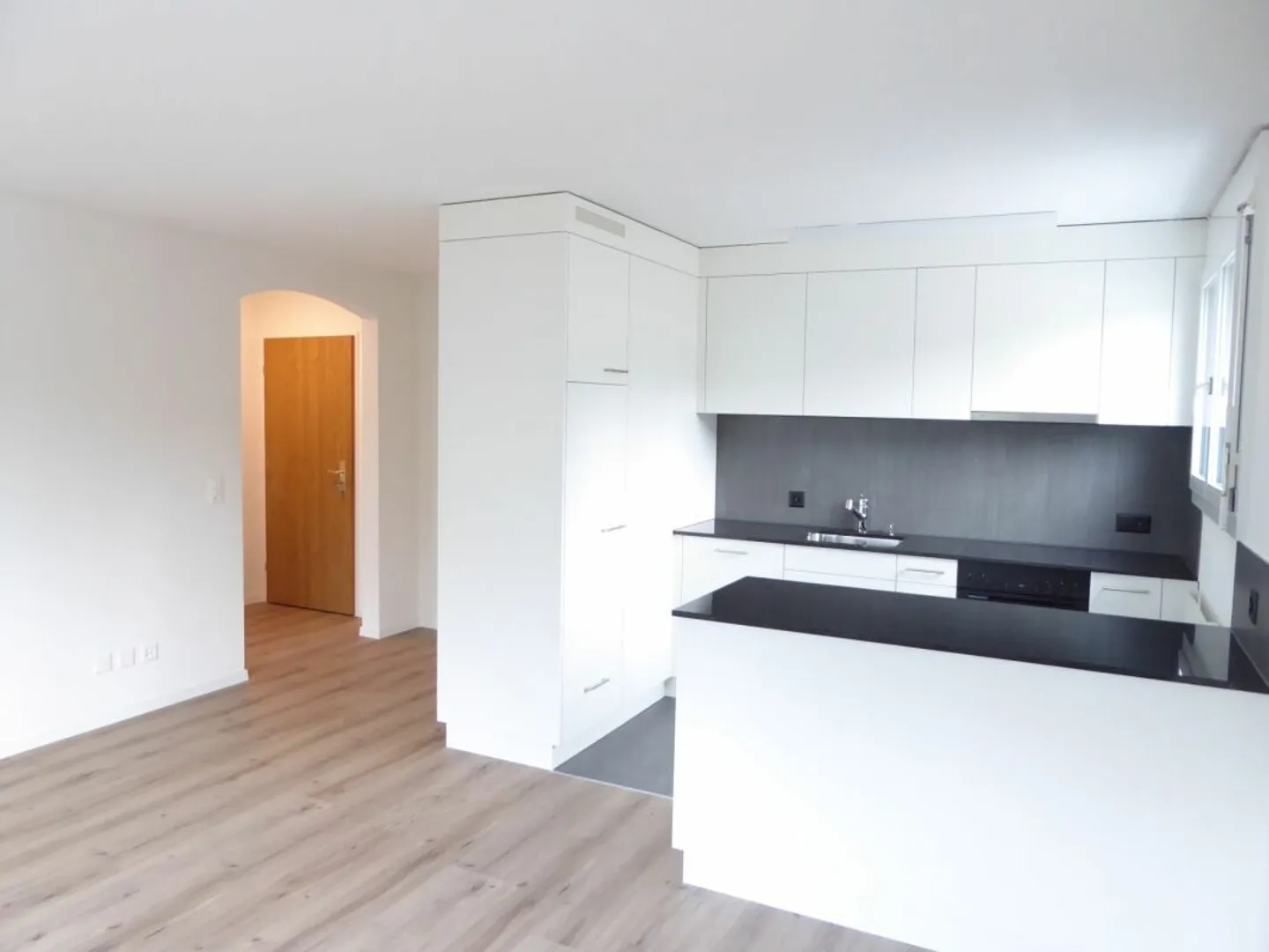 attraktive 2½-Zimmer-Wohnung mit guter Verkehrsanbindung - Foto 4 von 9