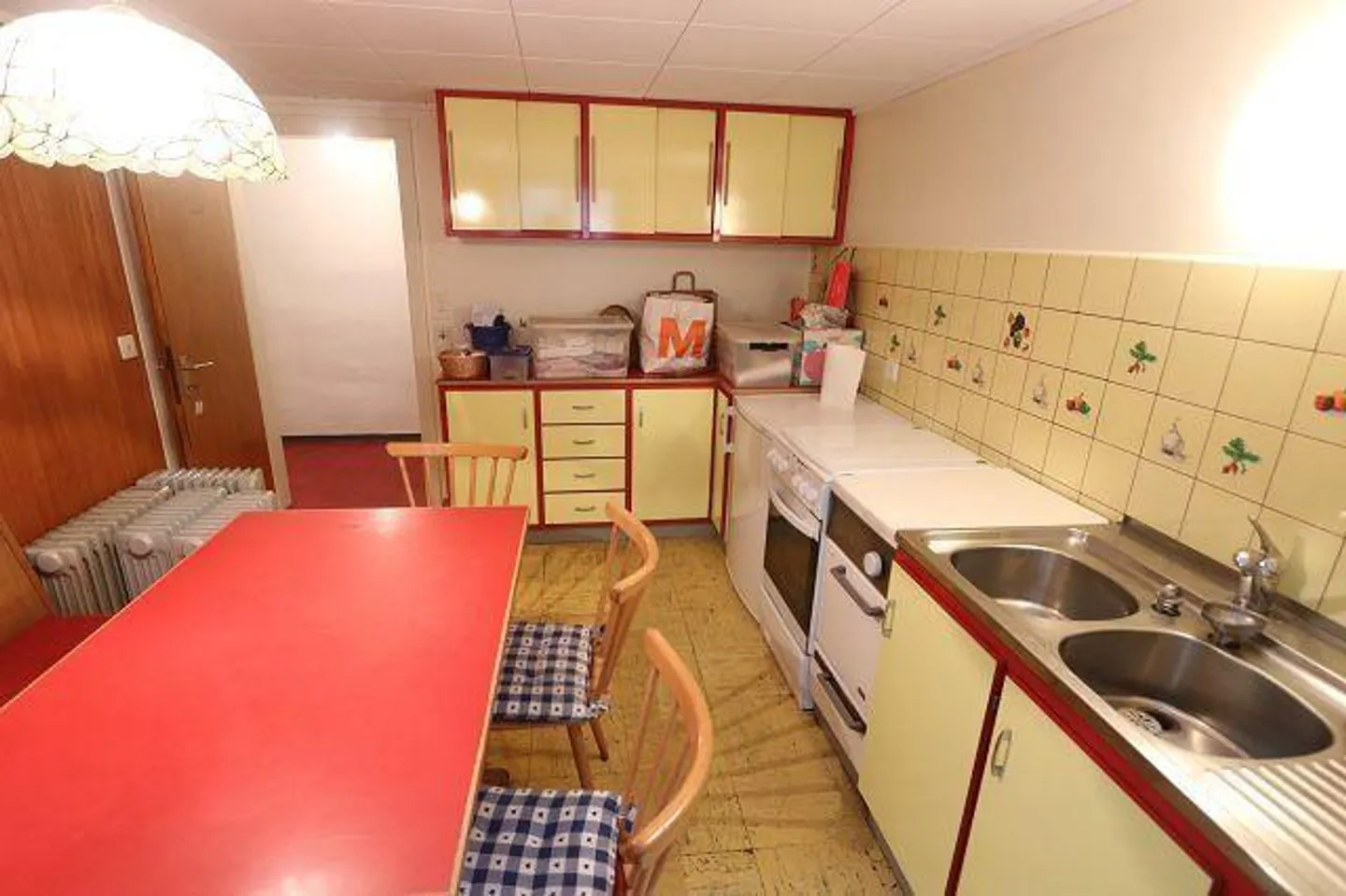 Tessinerhaus con tre grandi appartamenti e negozio - Foto 3 di 20