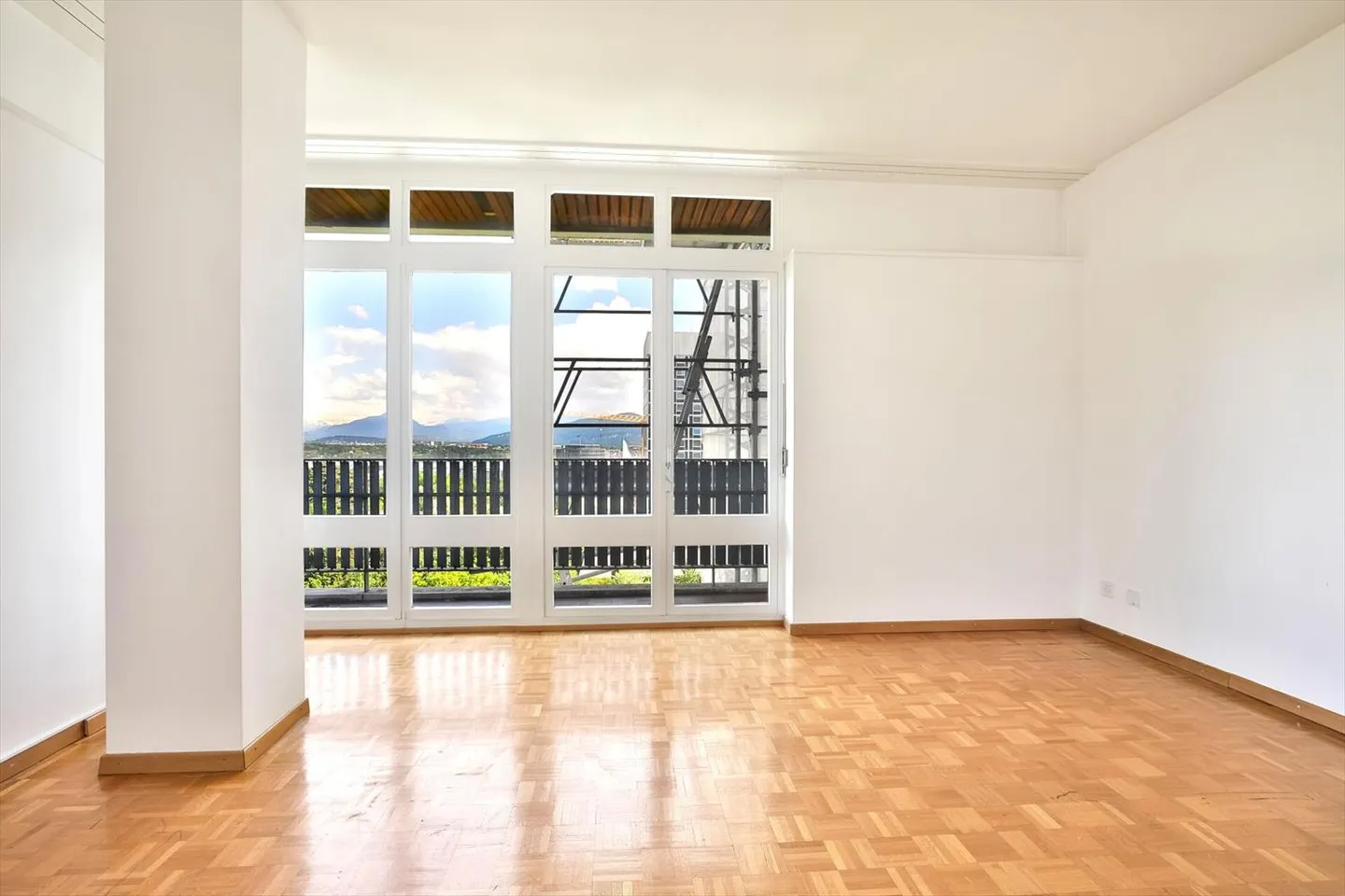 Exceptional corner apartment with panoramic views of the lake and Mont-Blanc - Photo 11 of 13