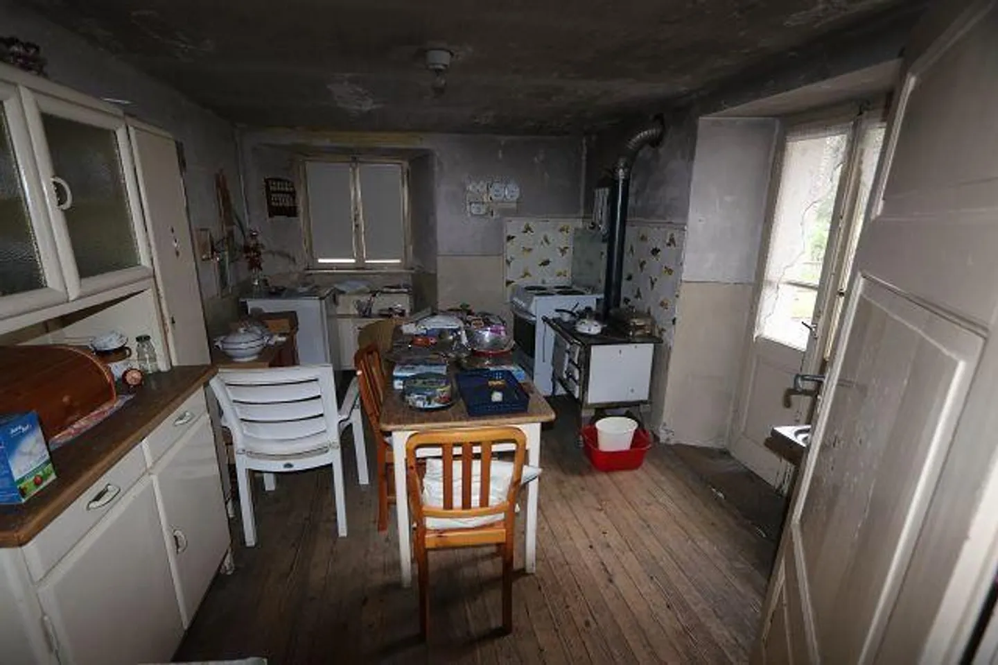 Tessinerhaus con tre grandi appartamenti e negozio - Foto 7 di 20