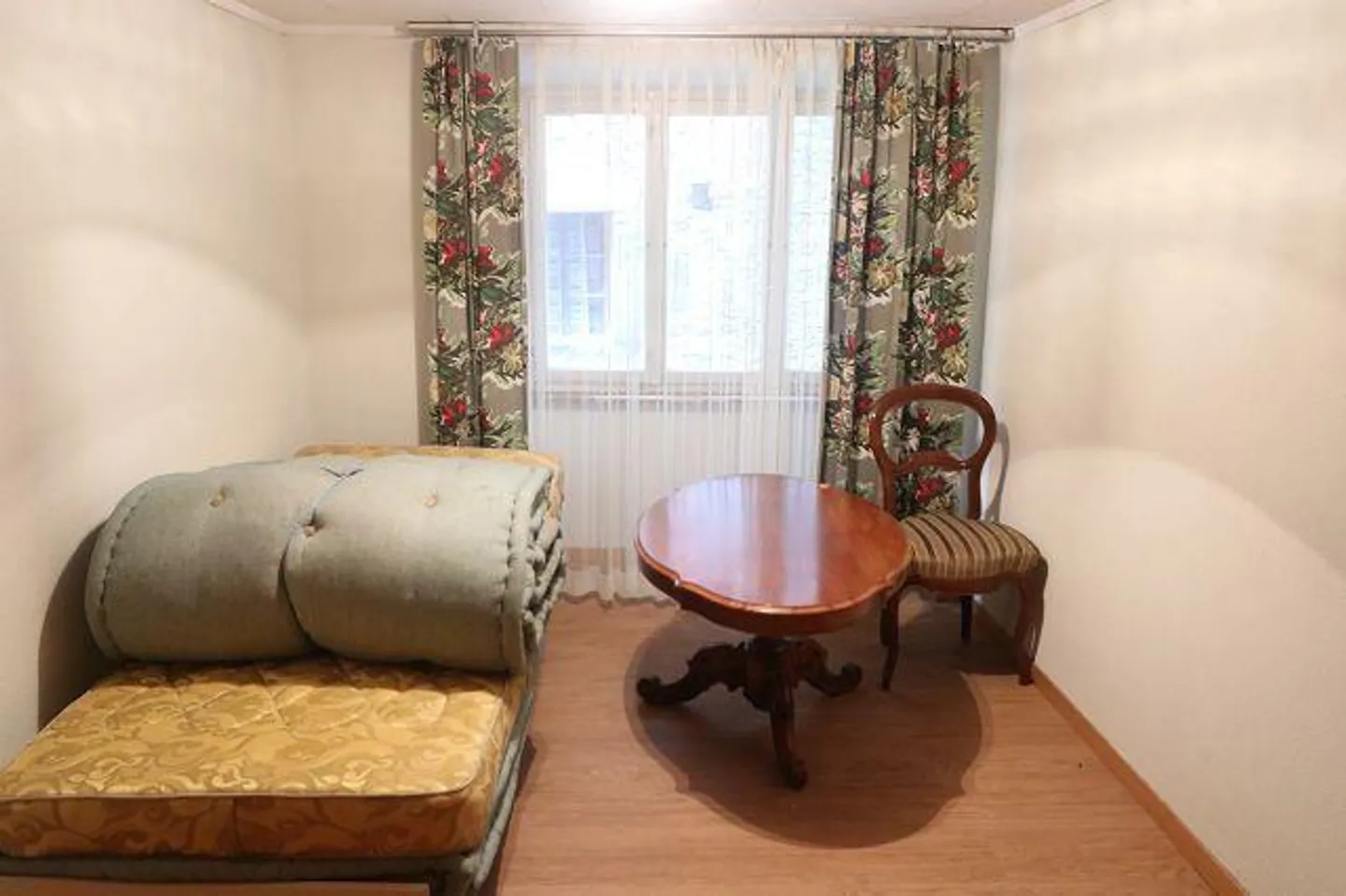 Tessinerhaus con tre grandi appartamenti e negozio - Foto 8 di 20